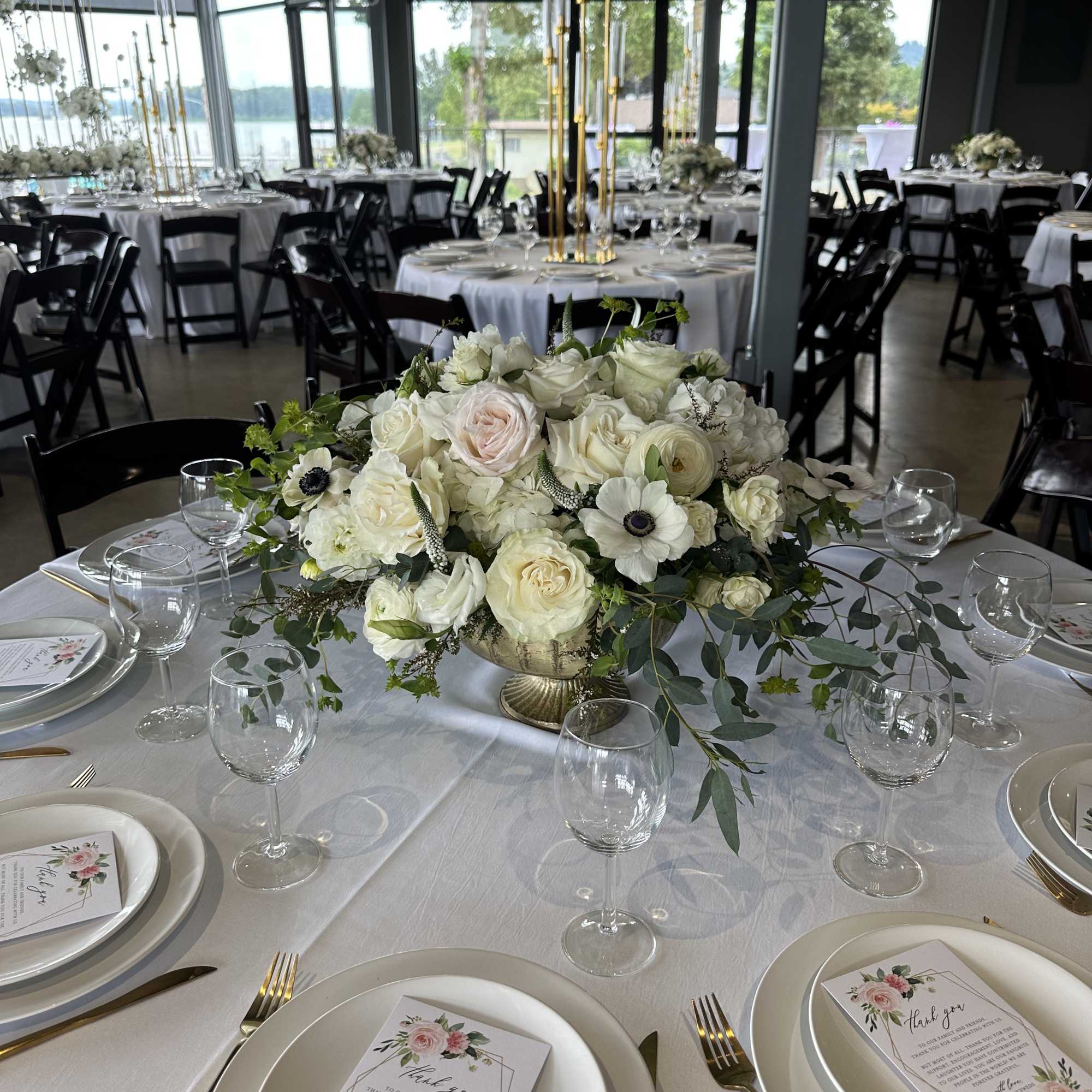 An elegant ,high -end centerpiece  designed for luxury events and refined, photo 4 of 11