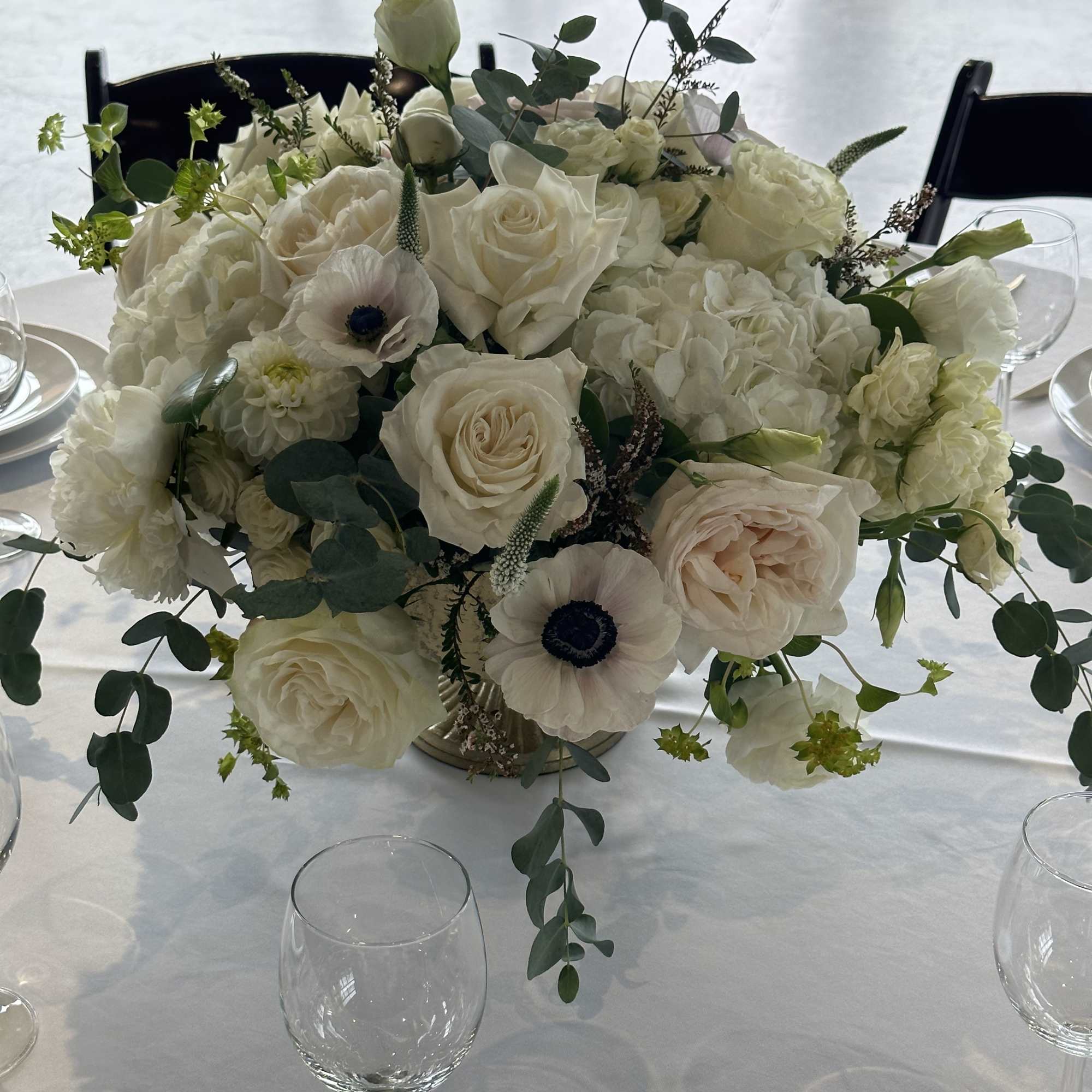 An elegant ,high -end centerpiece  designed for luxury events and refined, photo 10 of 11