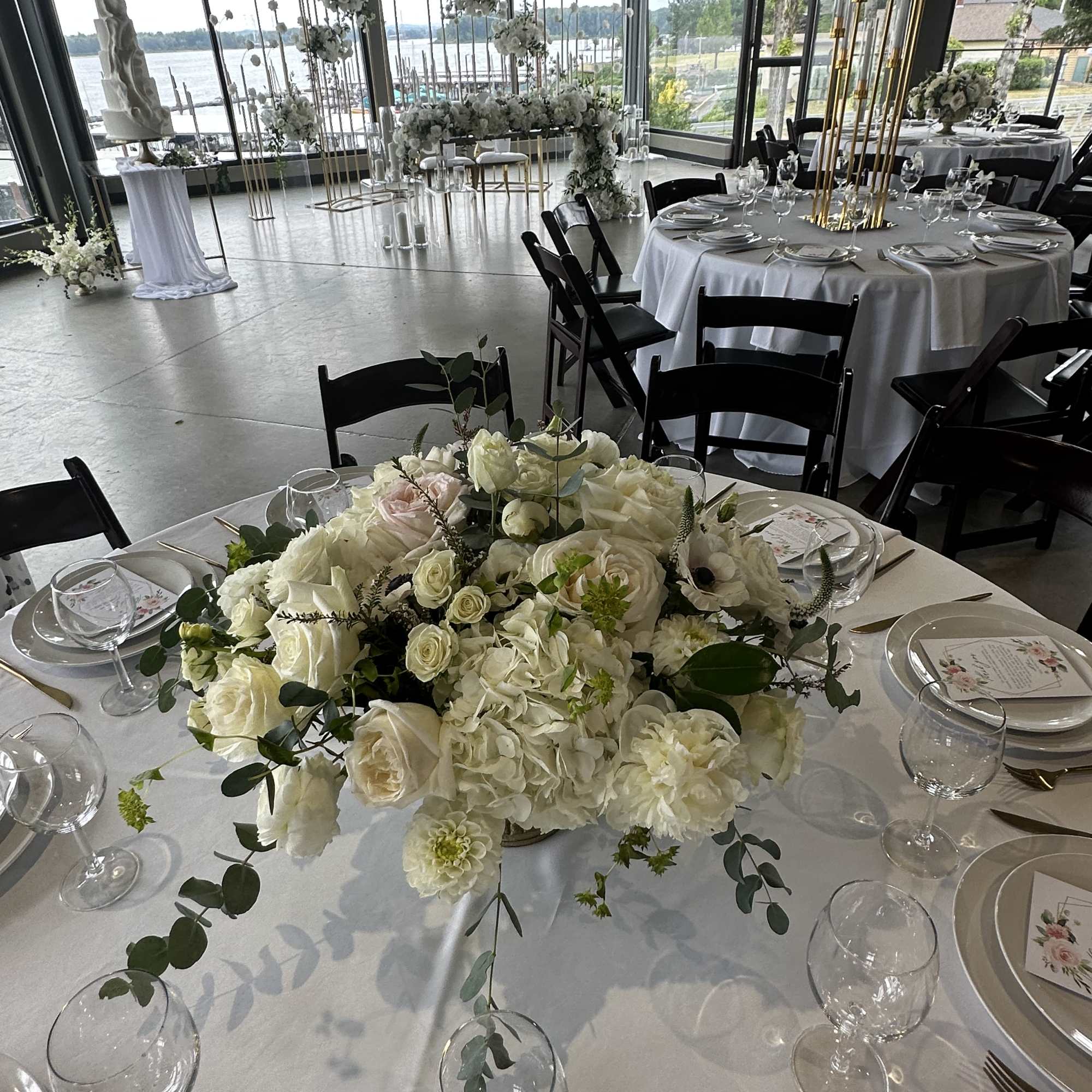 An elegant ,high -end centerpiece  designed for luxury events and refined