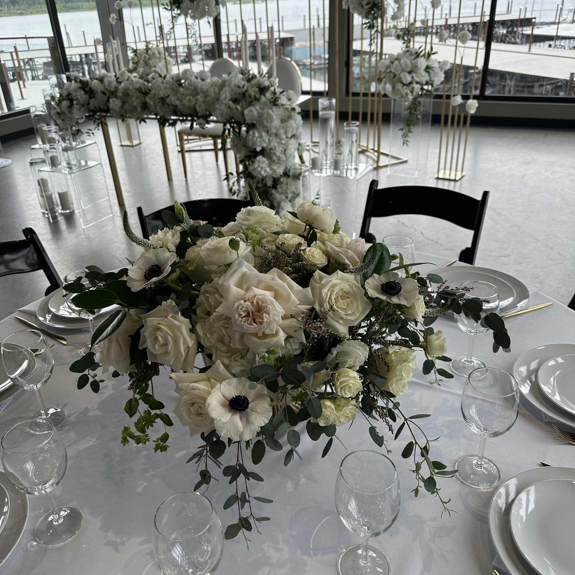 An elegant ,high -end centerpiece  designed for luxury events and refined, photo 5 of 7