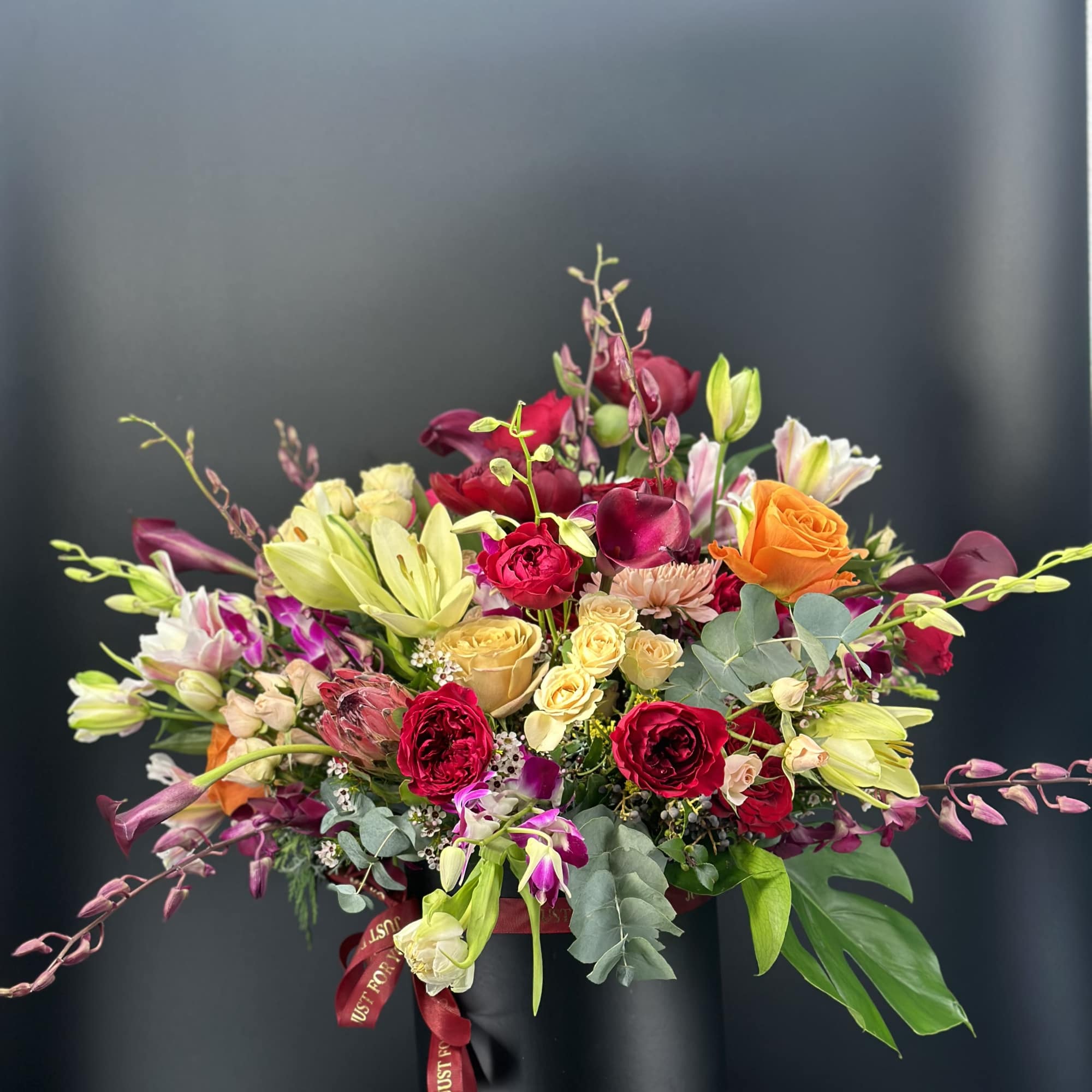 Mixed bouquet in a black hat box with roses and lilies, photo 4 of 4