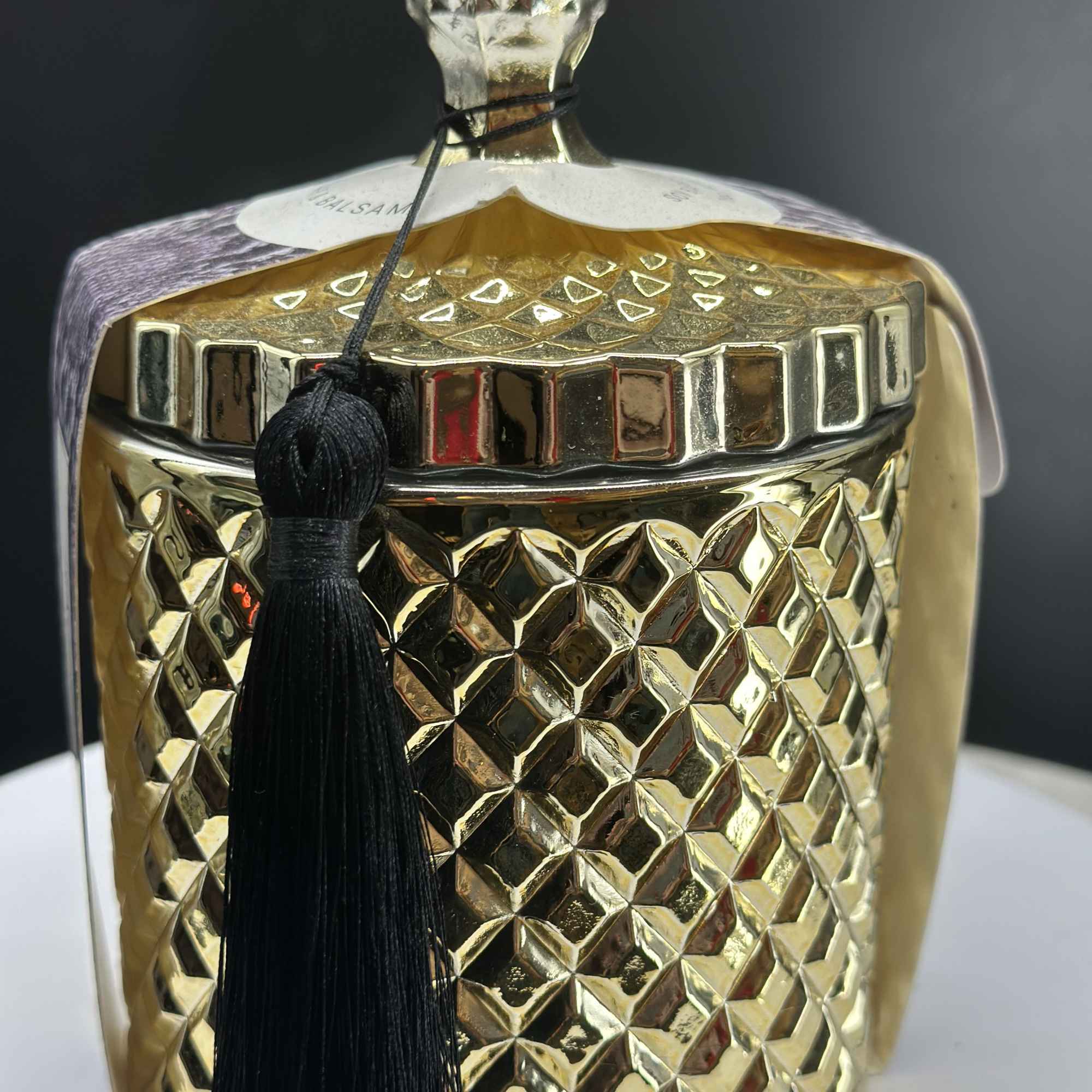 The gift of a  luxury , delicately , scented candle can, photo 3 of 5