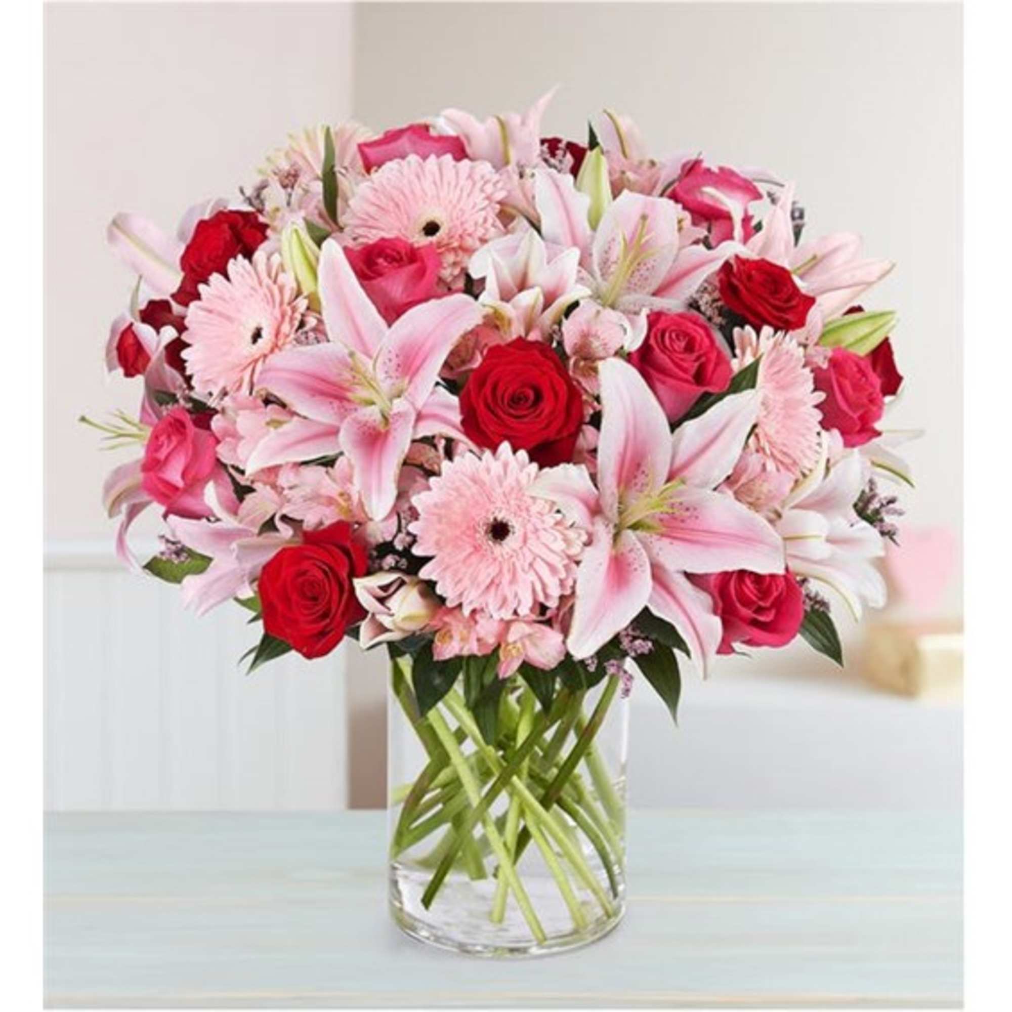 Pink and red mixed bouquet in a clear glass vase
