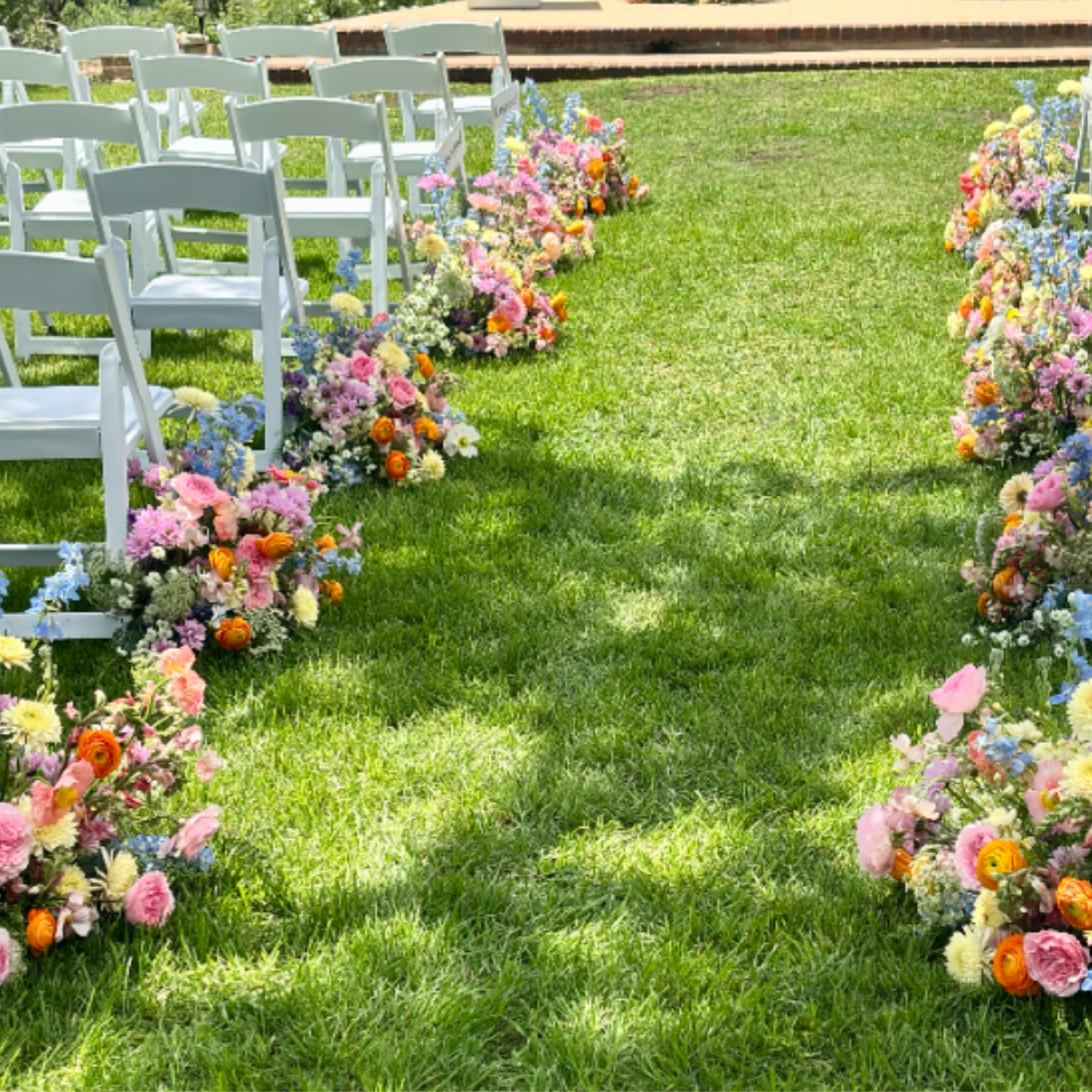 The Essential (Standard)
The Vibe: Airy, delicate, and charming.

Description: A budget-conscious way to