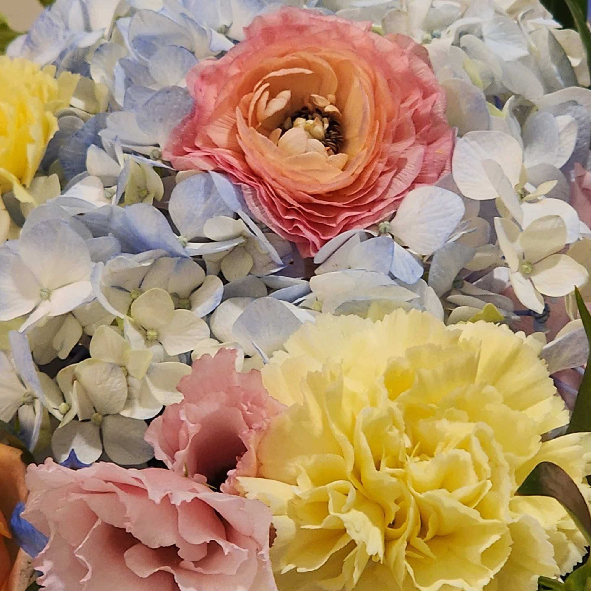 The Full Bloom Bouquet contains a mix of fresh, seasonal flowers and