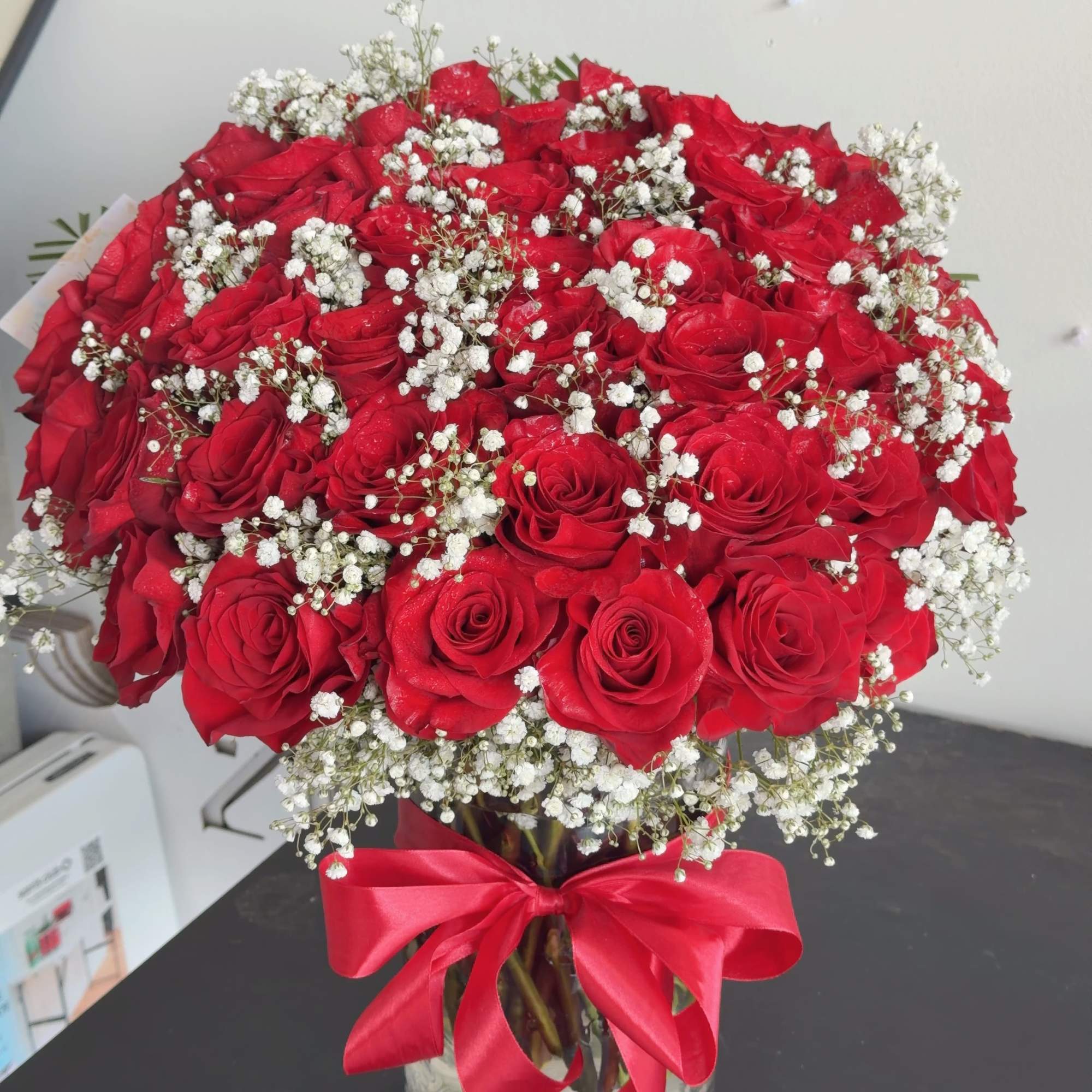 The product contains 48 roses with baby's breath in a glass vase, photo 3 of 3