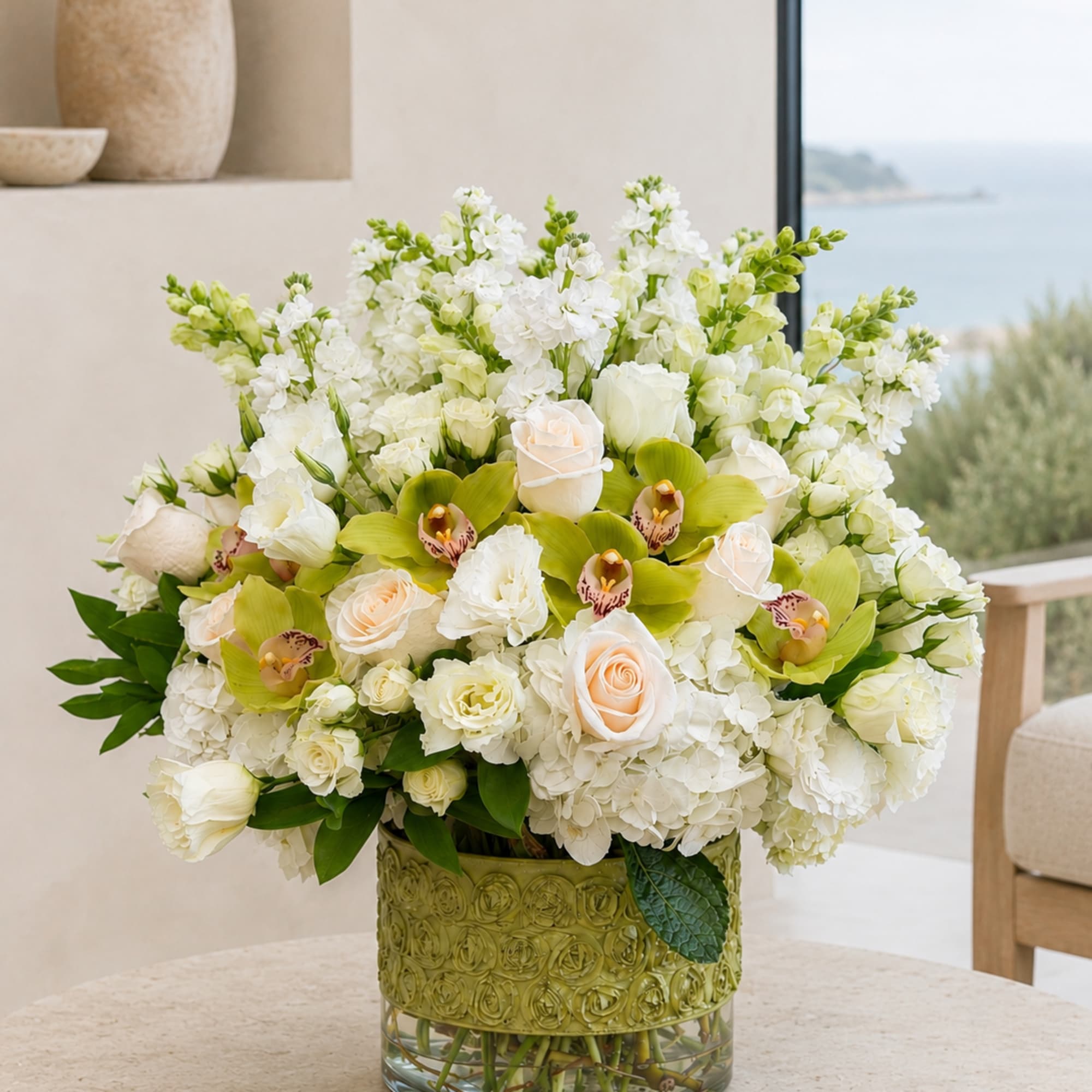 White and green pure elegance for any occasion. This design includes Roses