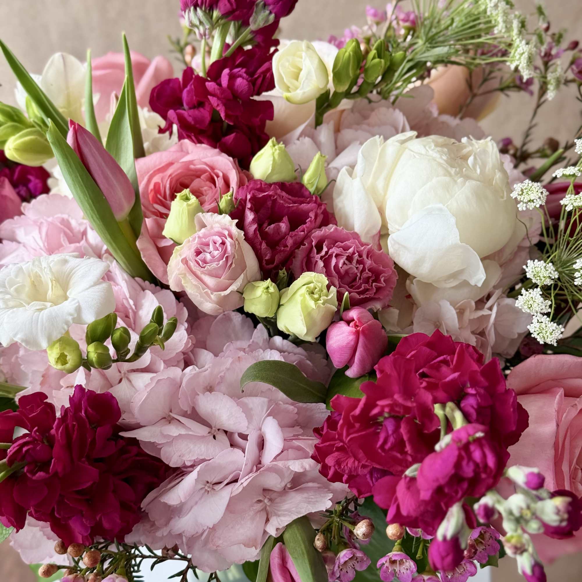Pink and white mixed bouquet in a glass vase, photo 3 of 3