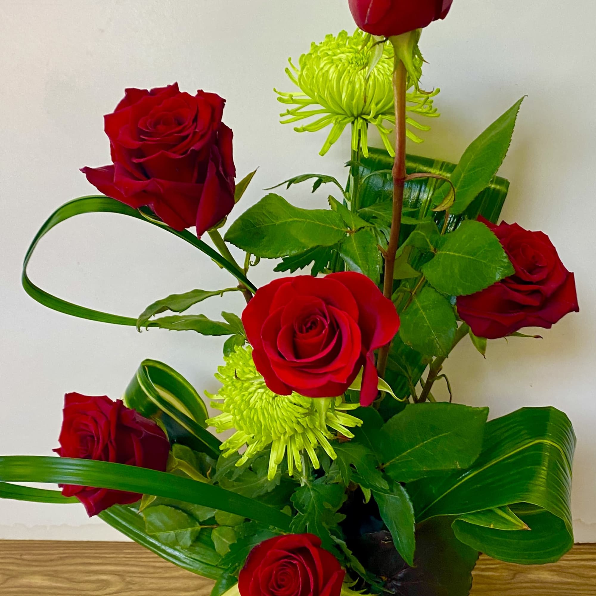 6 red roses