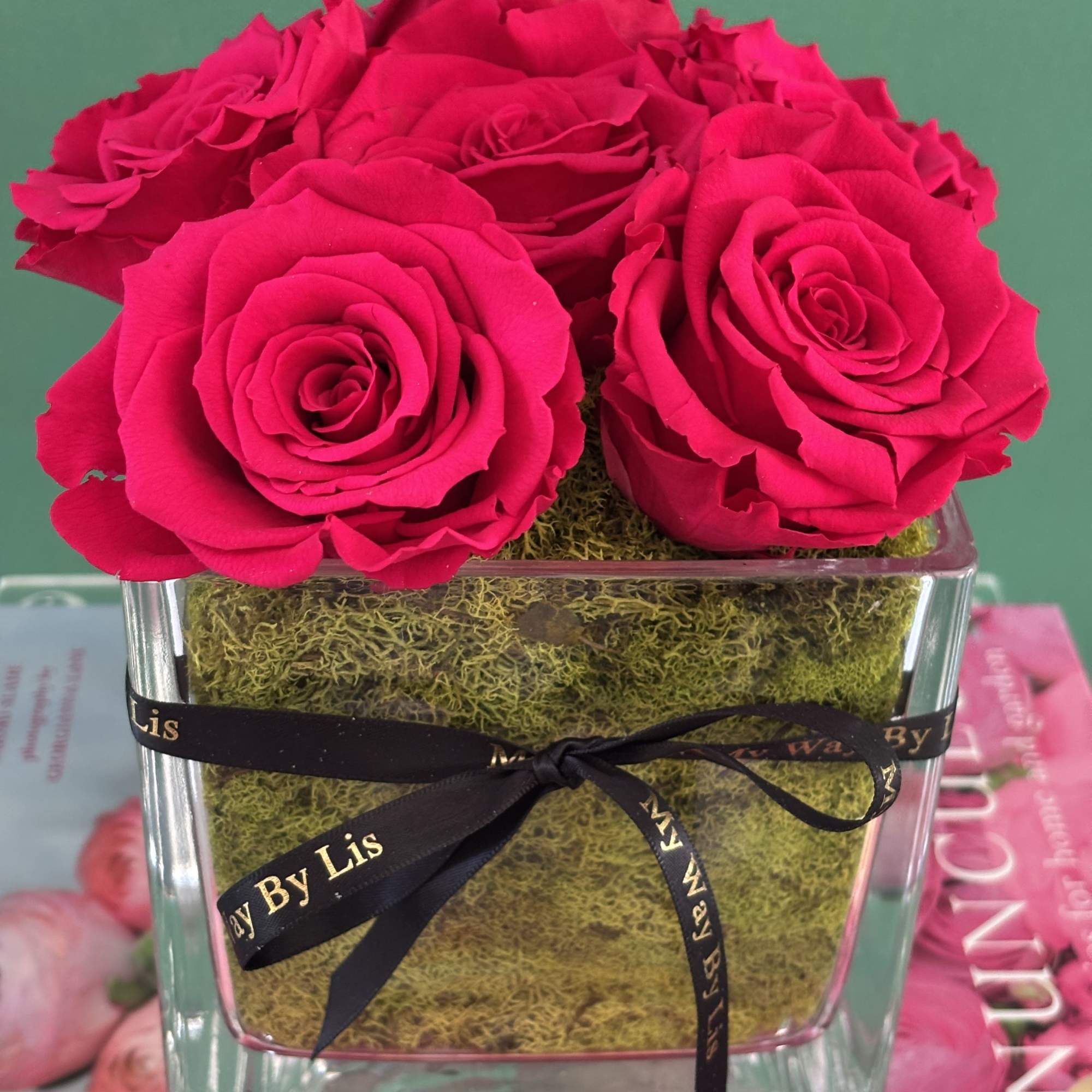 Everlasting preserved roses, touch of nature&rsquo;s elegance, beauty low maintenance. 

Preserved roses, photo 2 of 2