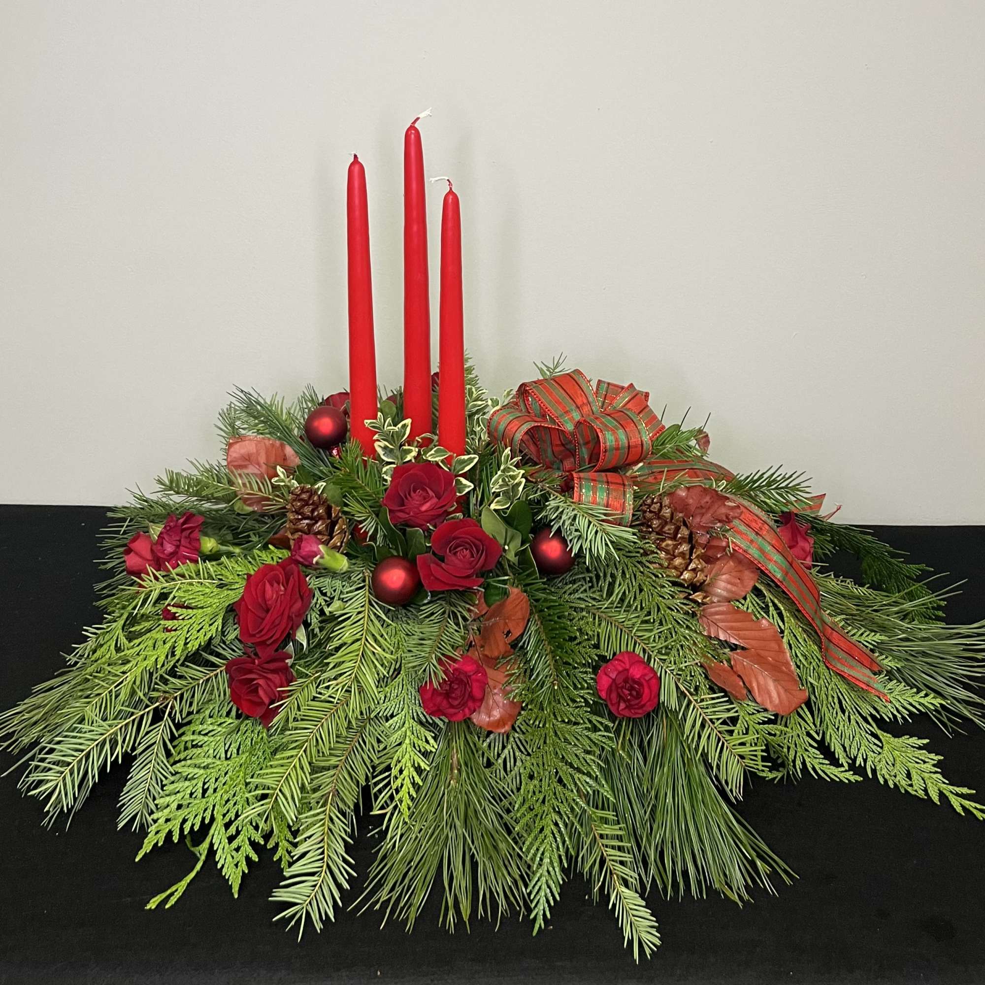 A traditional long and low for your festive table, with a slightly