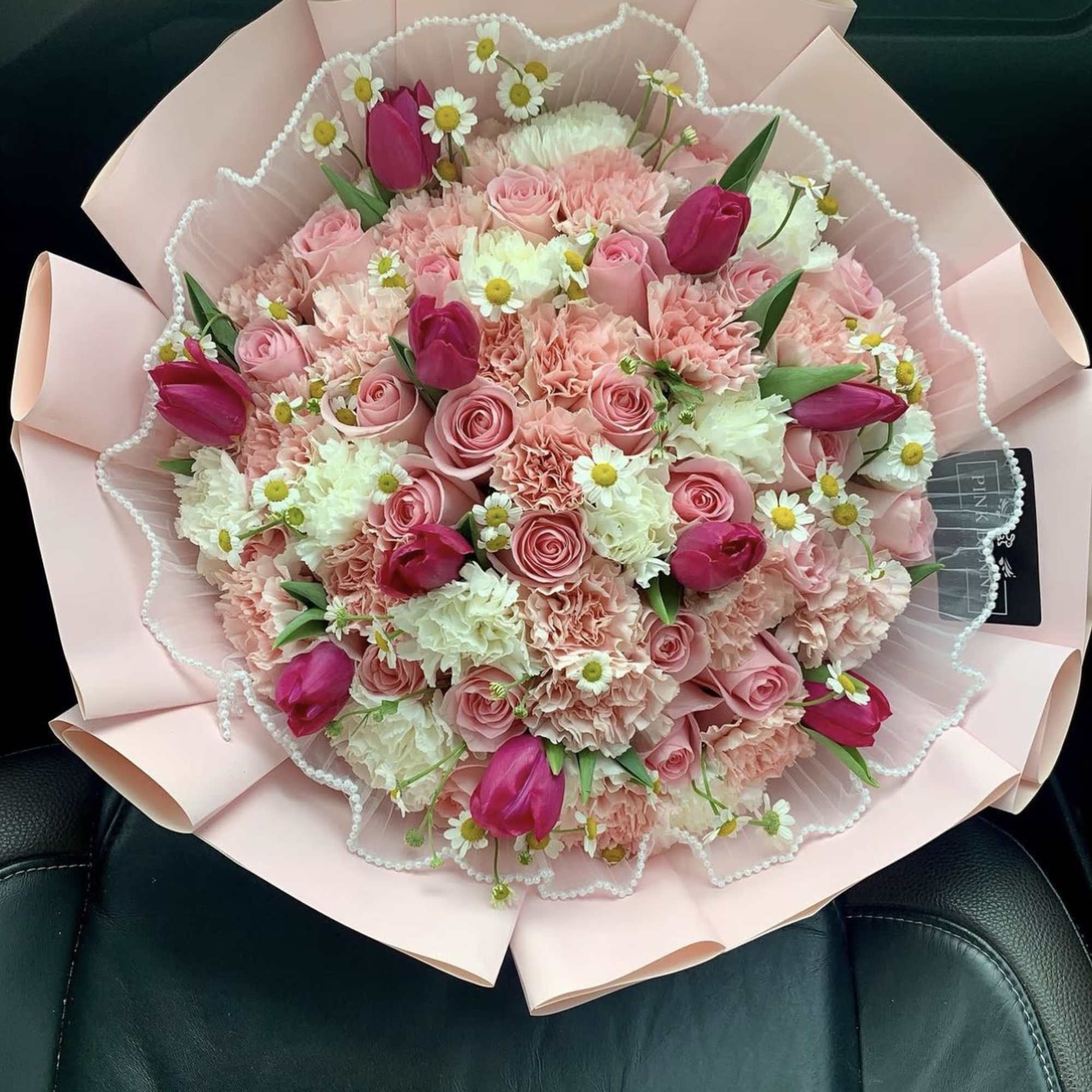 Let us be creativeand make you a pretty mix flower, we will, photo 6 of 7
