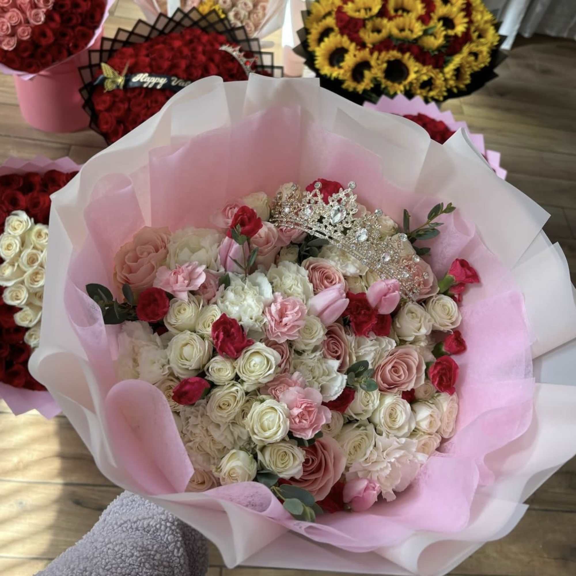 Let us be creativeand make you a pretty mix flower, we will, photo 7 of 7