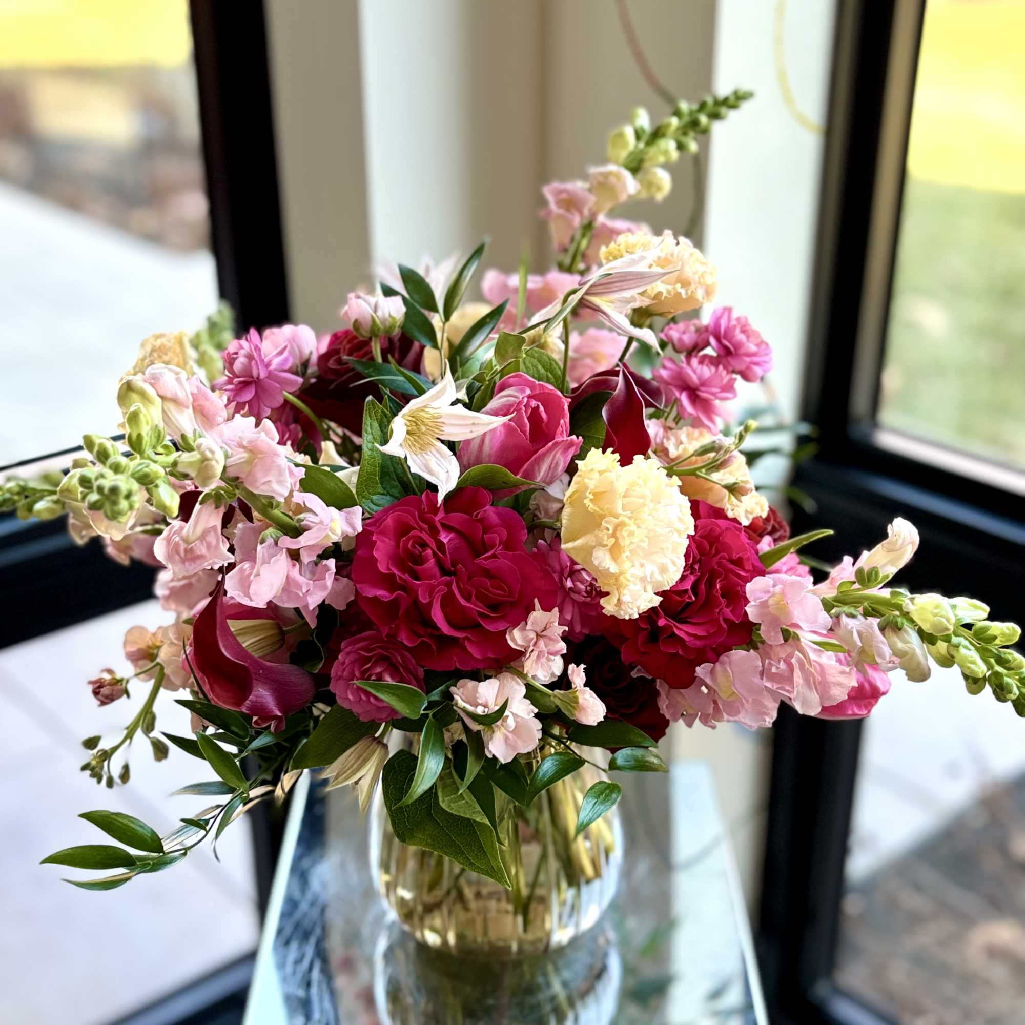 Pink and red mixed bouquet in a glass vase