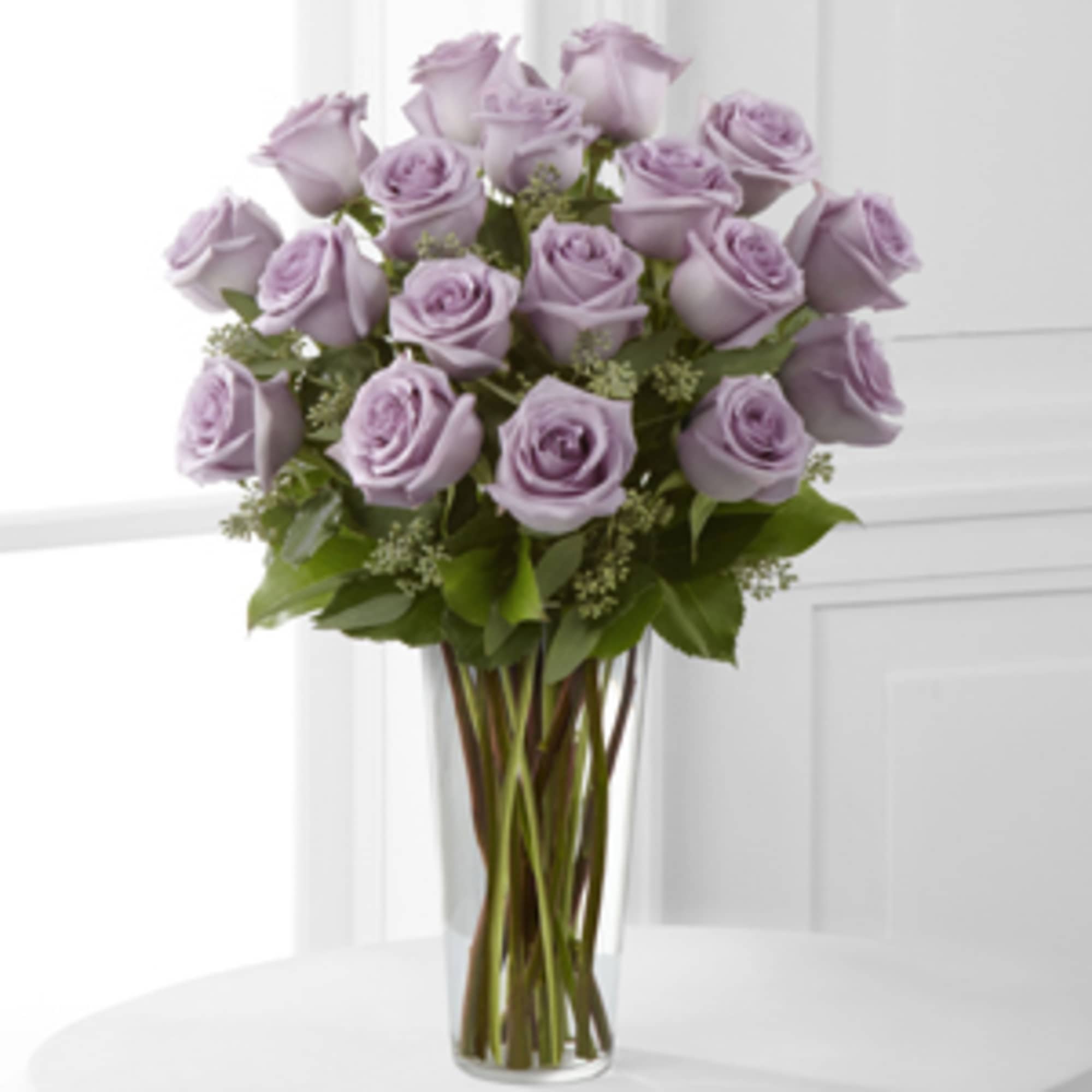 Bouquet of lavender roses in a clear glass vase