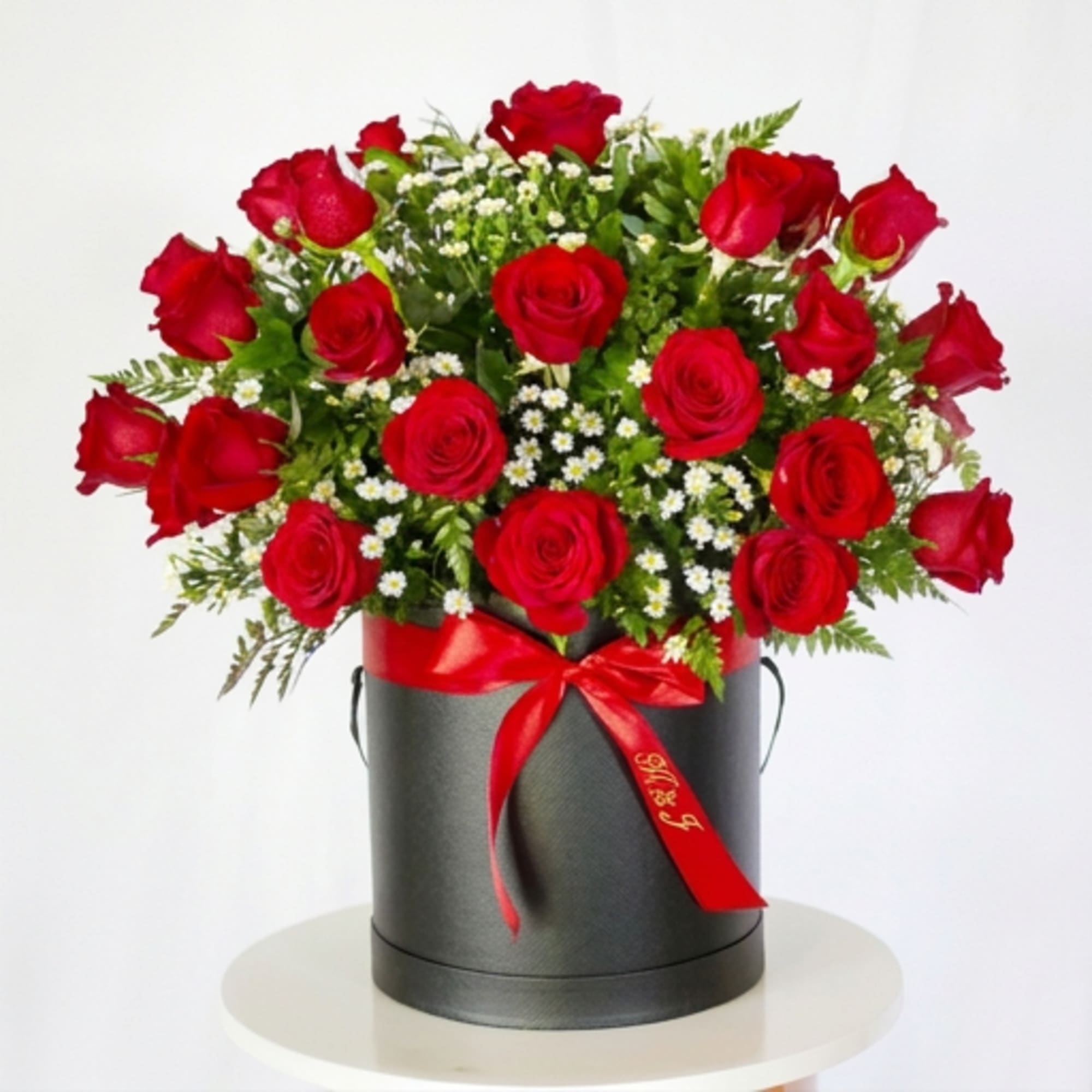 Heartfelt luxury flower arrangement in a gift box. Available in 3 different, photo 2 of 3