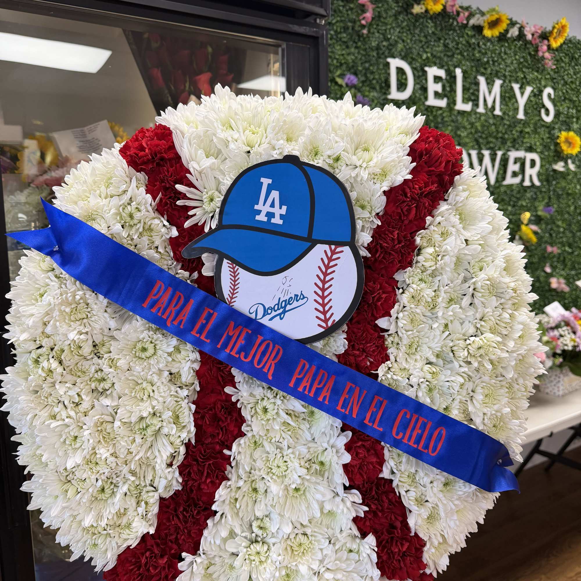 DODGERS STANDING SPRY WITH A COSTUMIZED BLUE RIBBON WITH A PHRASE OF, photo 3 of 3