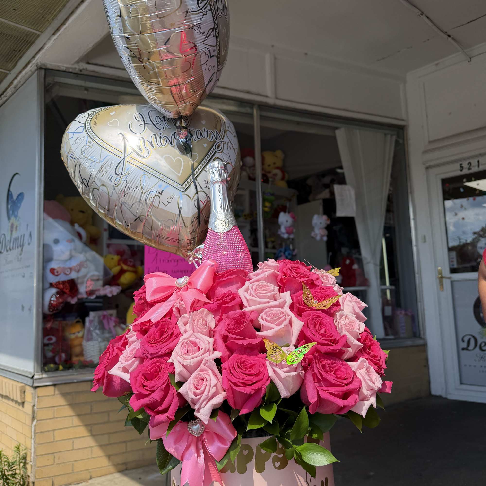 BEAUTIFUL ALL PINK ARRANGEMENT IN A ROUND BOX FOR ANNIVERSARRY WITH A, photo 3 of 4