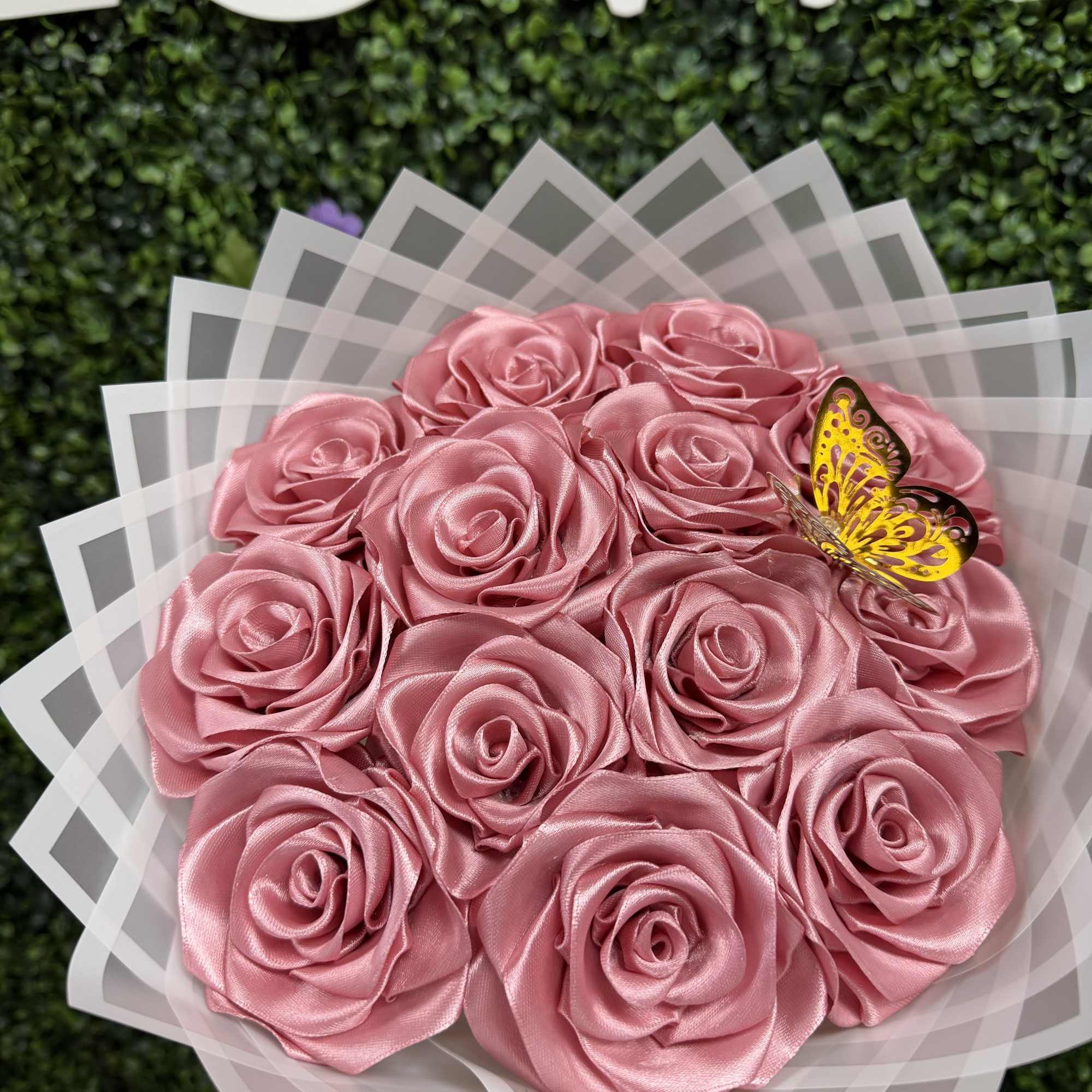 CUTE PINK ROSES BOUQUET MADE OF SILK FOR THAT BOND TO LAST