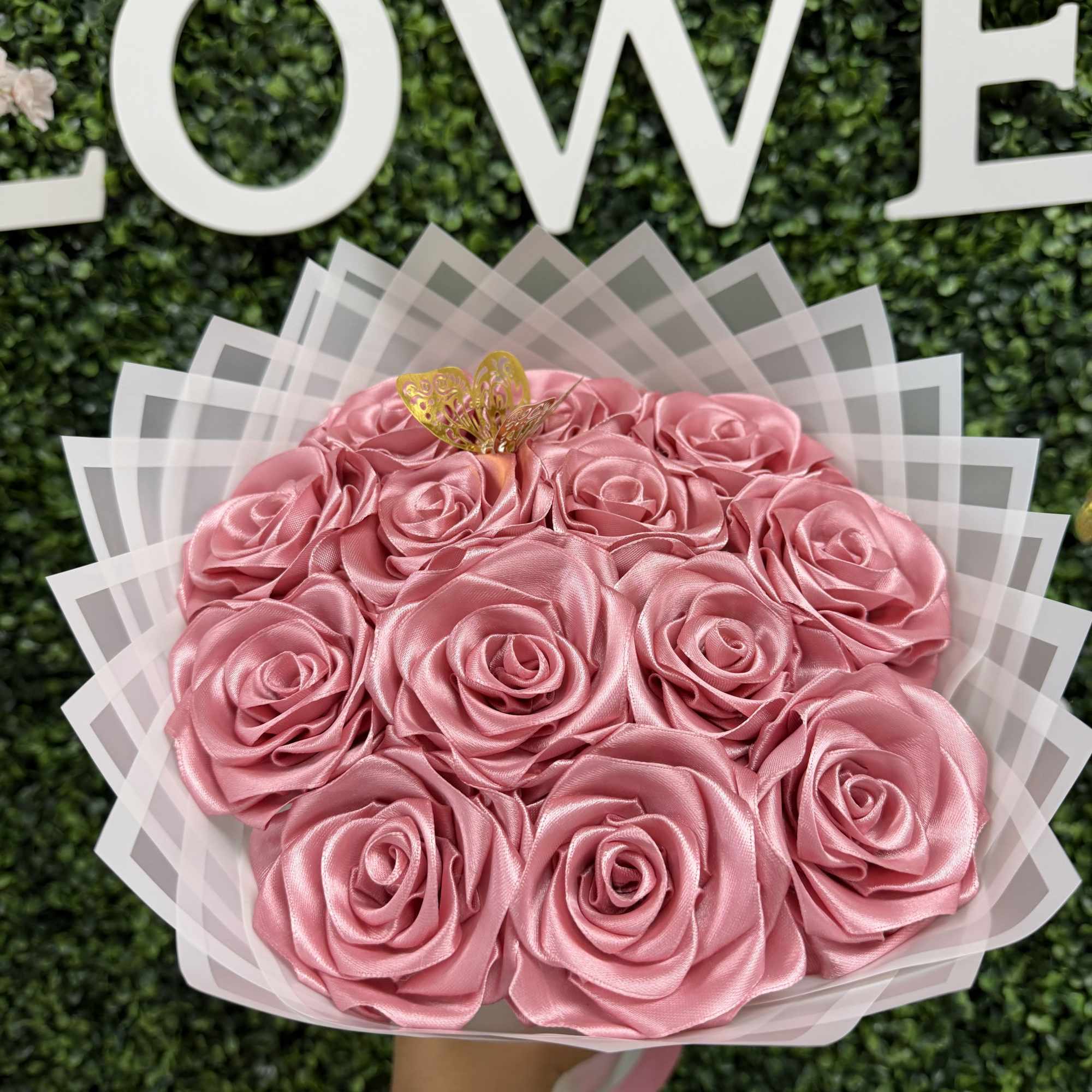 CUTE PINK ROSES BOUQUET MADE OF SILK FOR THAT BOND TO LAST, photo 2 of 2