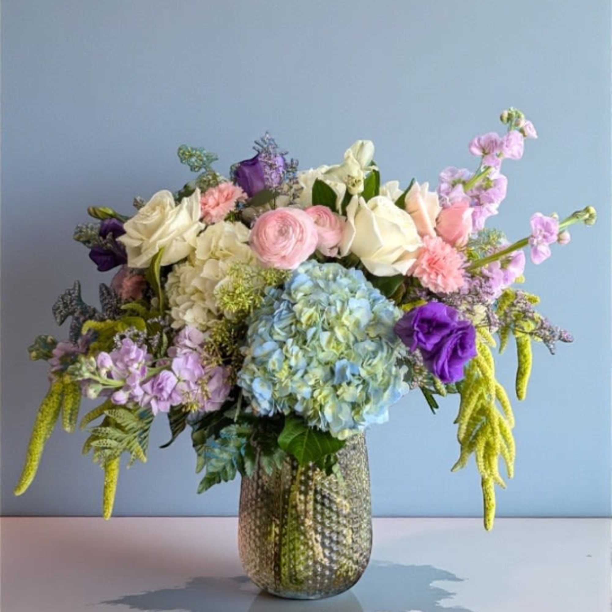 AN INSPIRED SPRING DESIGN &ndash; AN ART AND FLOWERS EXCLUSIVE
Enjoy vibrant spring