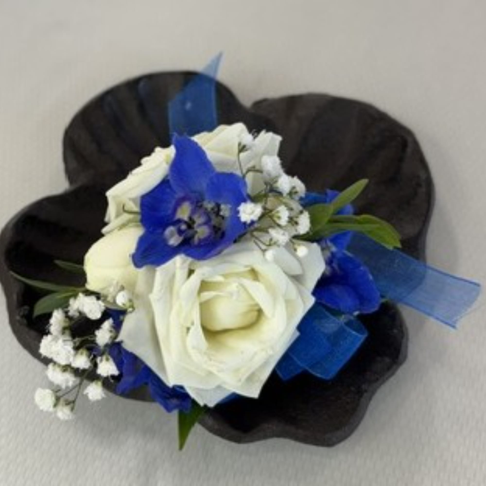 White and blue rose bouquet with small white filler flowers