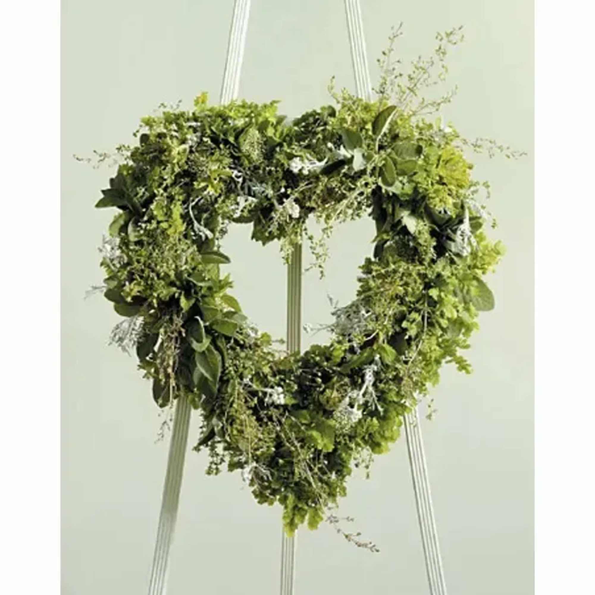 Make a meaningful statement with our Foliage Heart, an elegant open heart