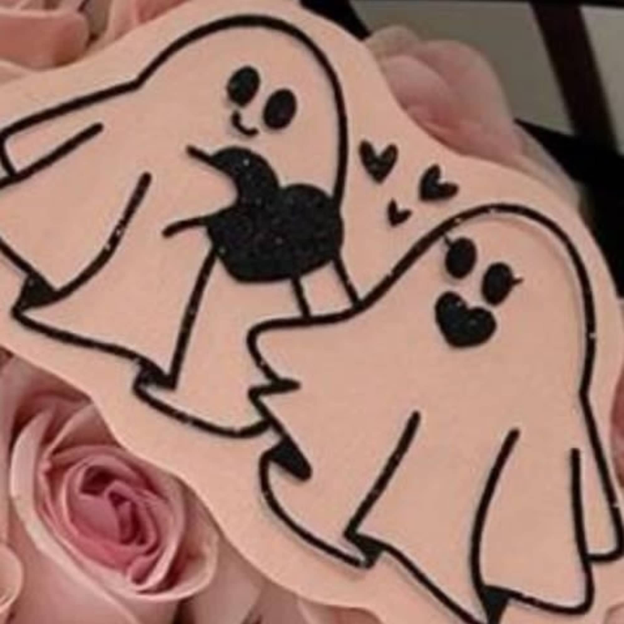 Sweet, romantic, and a little spooky &mdash; this Halloween bouquet is designed, photo 2 of 2