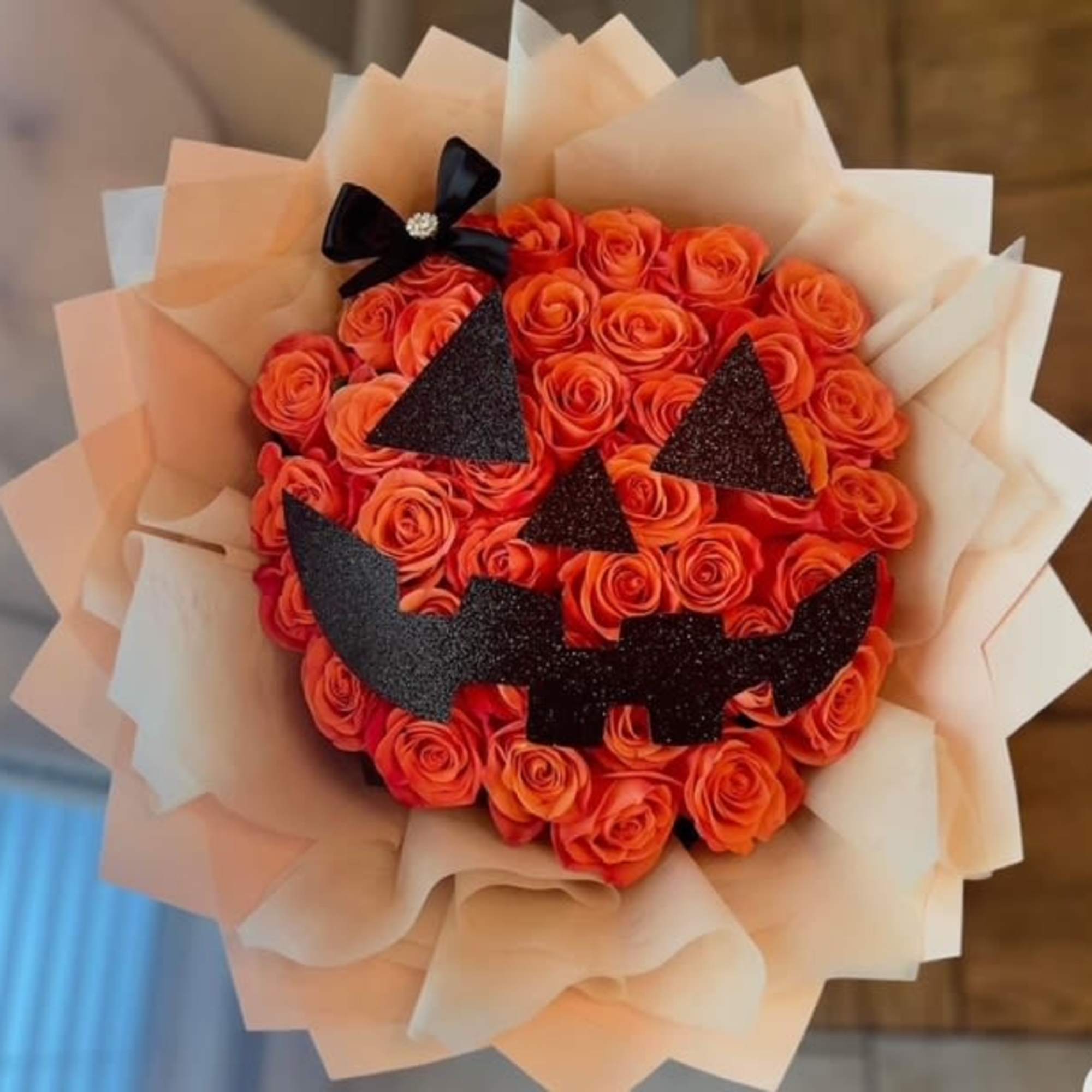 Celebrate Halloween with a twist of elegance and fun! This stunning bouquet