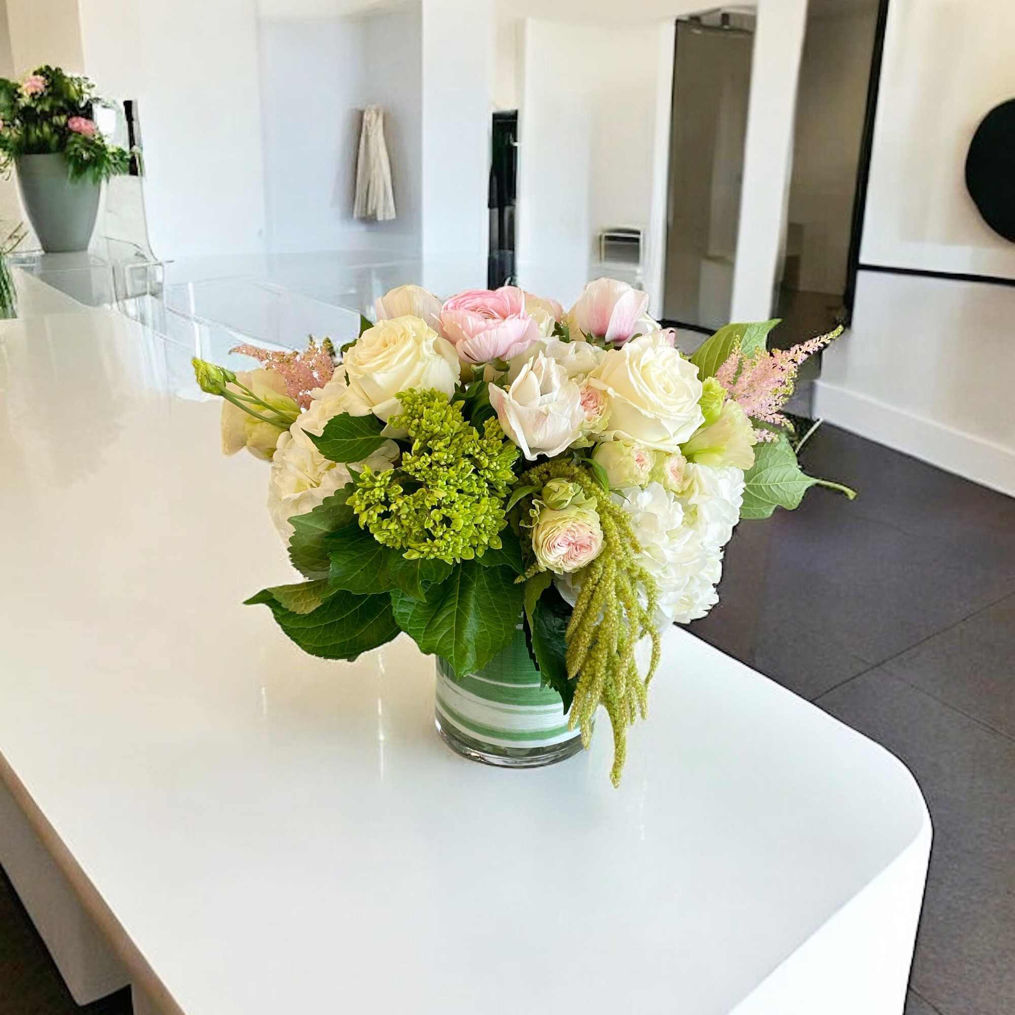 Bouquet of pale roses and hydrangeas in a glass vase