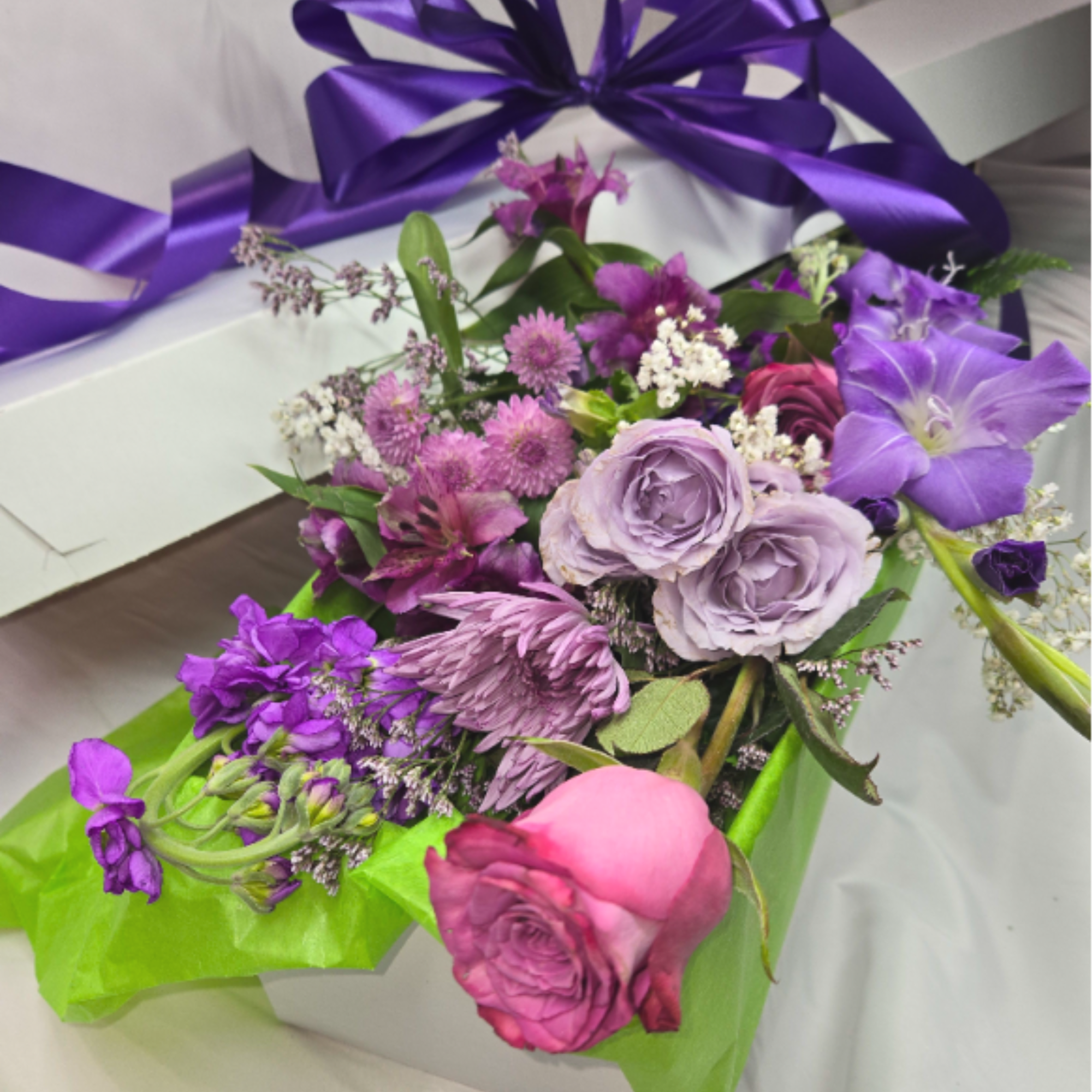 If you want to bring joy to someone, just send a bouquet