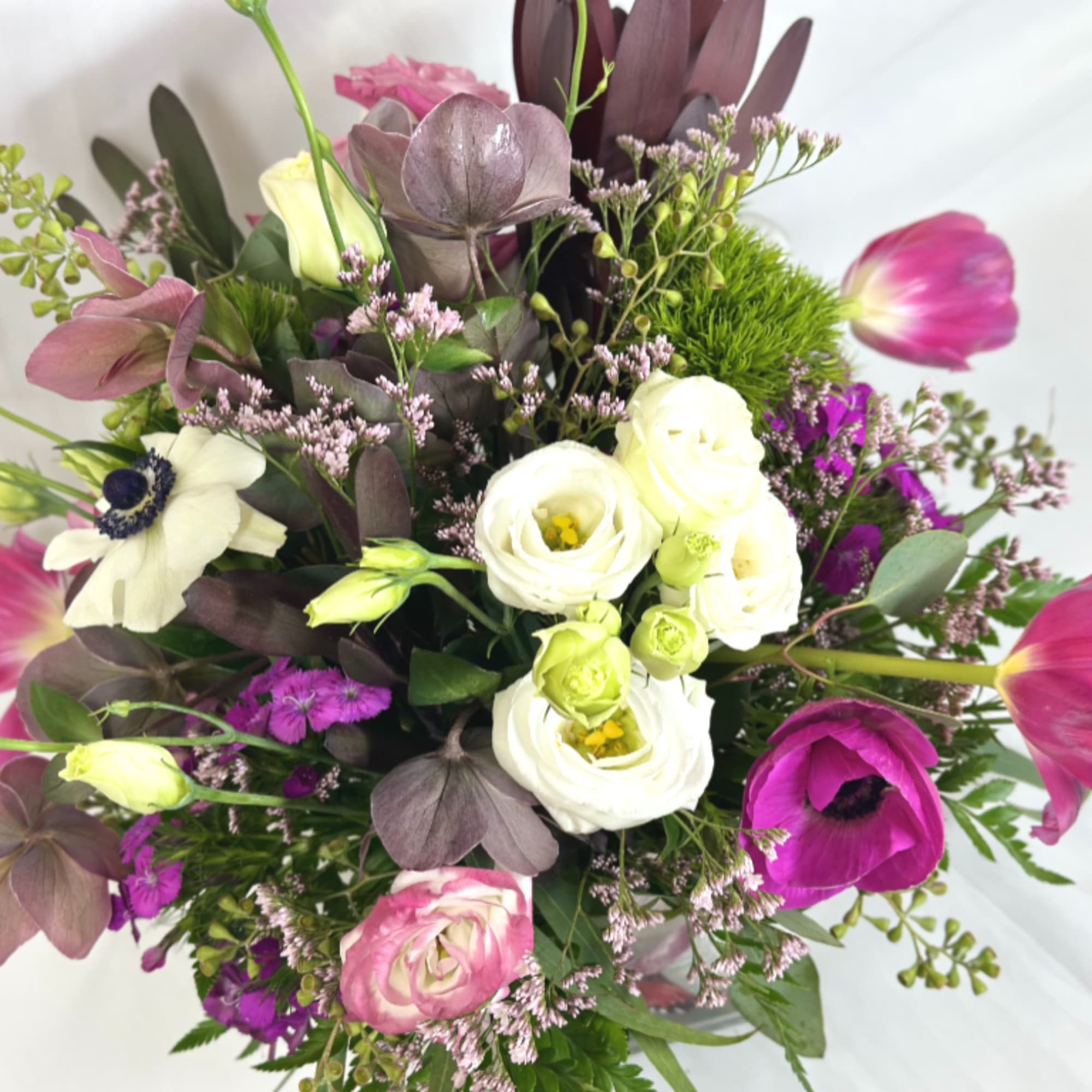 This delightful design features a large array of beautiful flowers in a