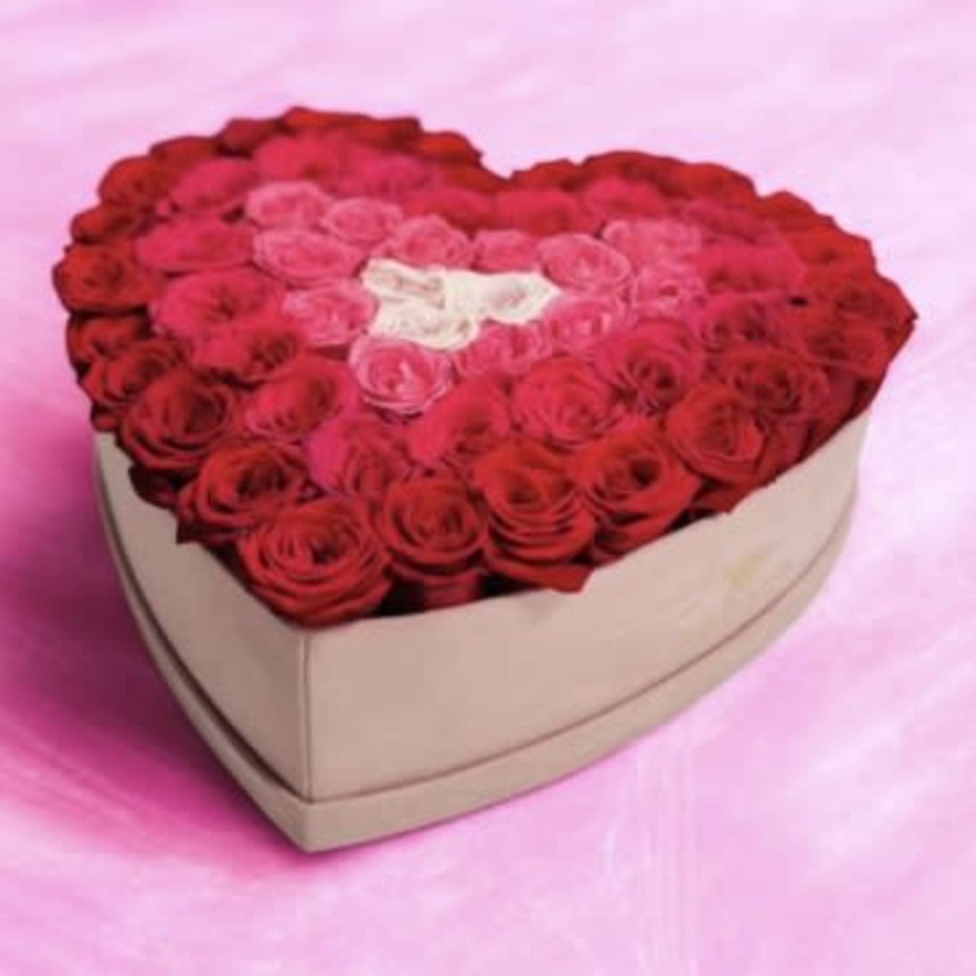 Heart-shaped box with the freshest roses, adorn it, indicate in special instructions, photo 2 of 3