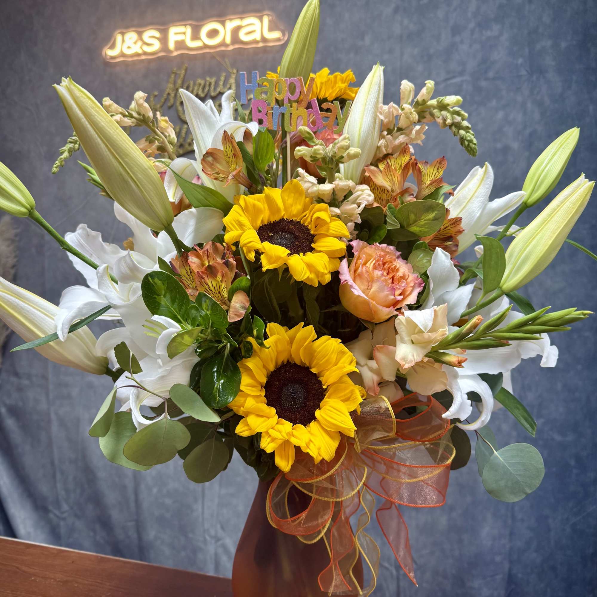  Celebrate a special birthday with our premium fall vase! This gorgeous