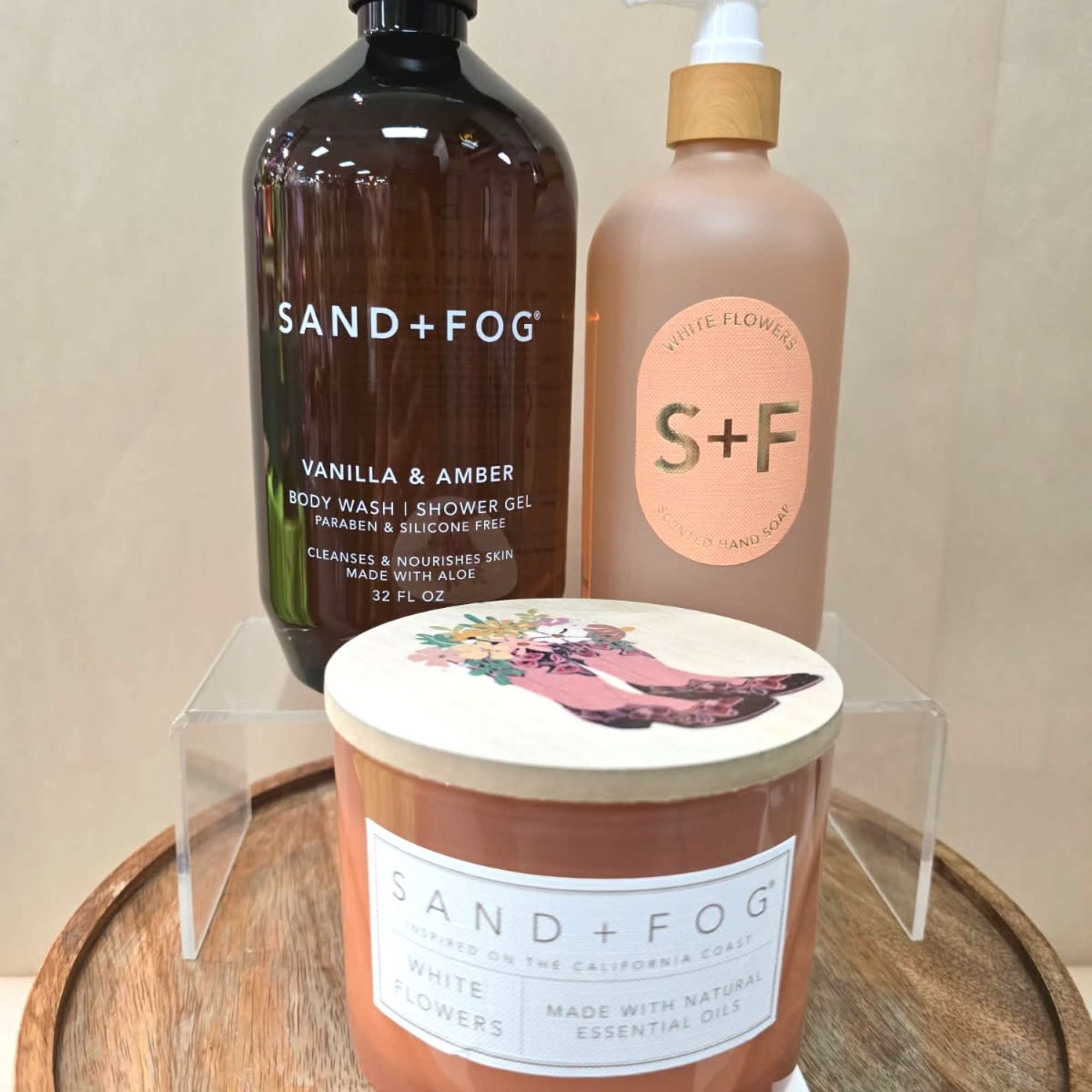 Soft, spa-like presentation makes this Sand + Fog gift set a calm, photo 2 of 5