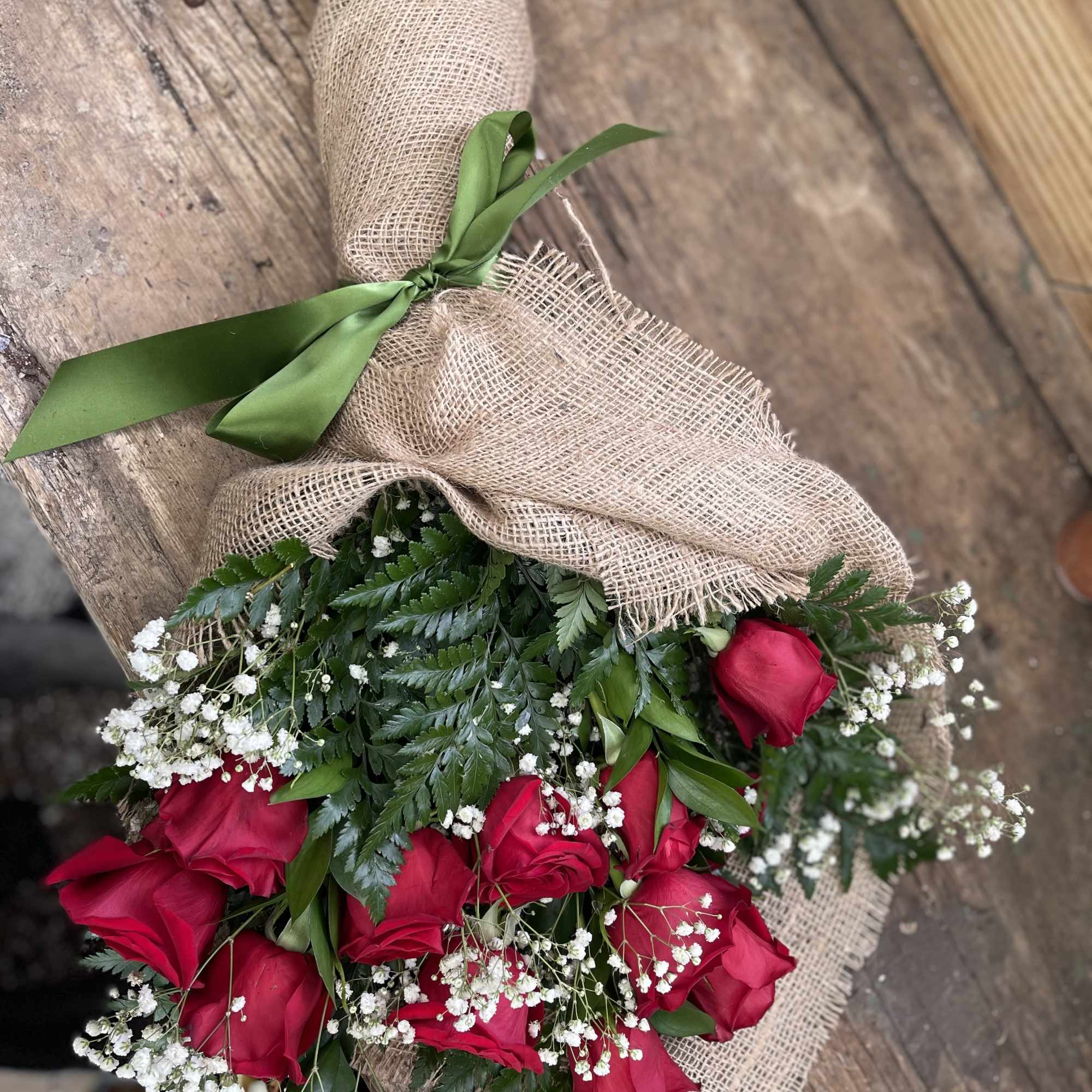 Bouquet of red roses with baby's breath wrapped in burlap, photo 2 of 2