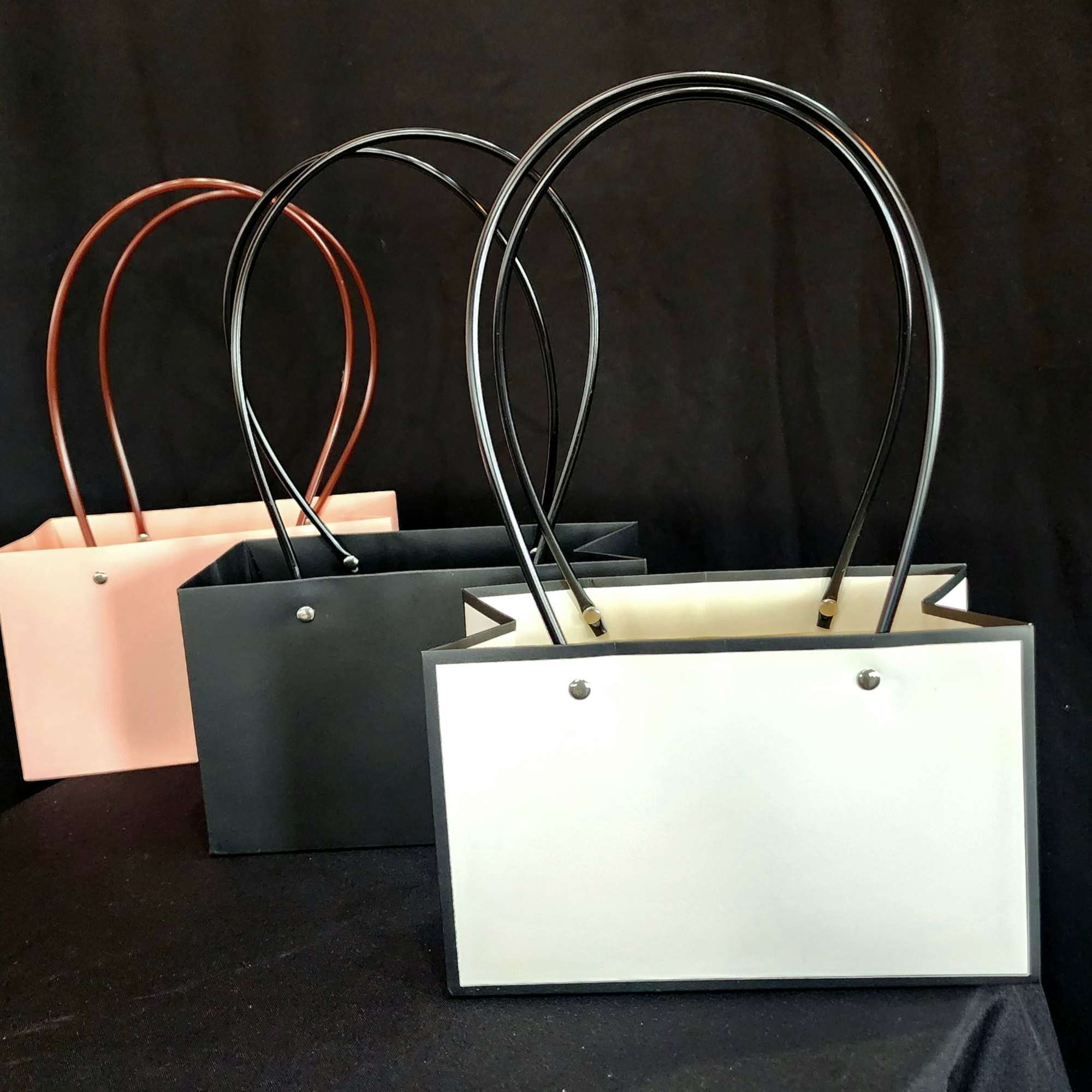 Surprise your loved one with this beautiful tote inspired arrangement with gorgeous, photo 5 of 5