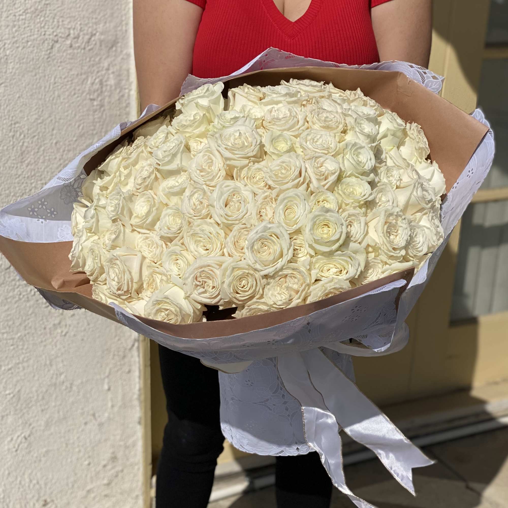 Send lots of hearts ️️️️️️️️️ with 100 short stem white roses! Wrapped, photo 2 of 2
