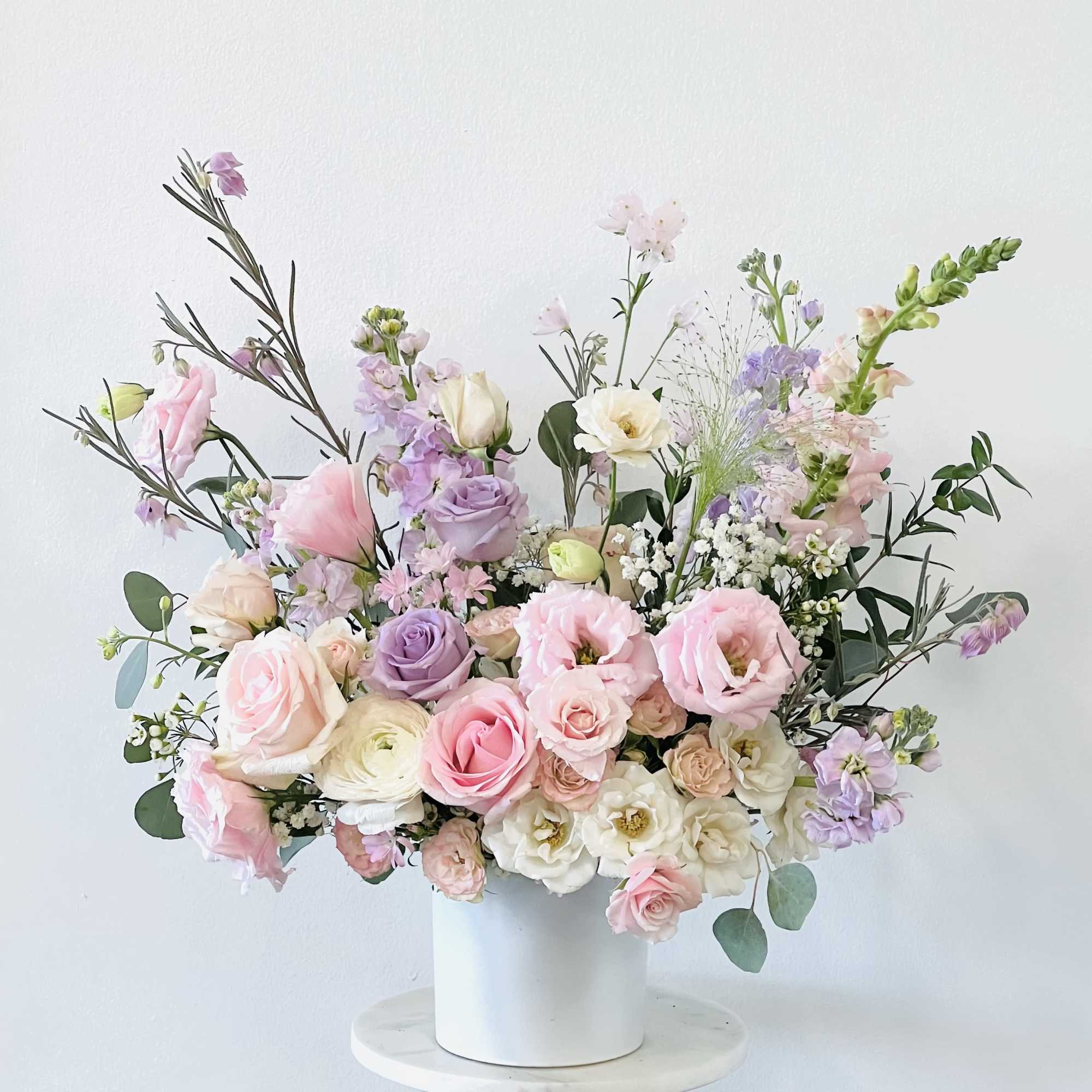 Vase Arrangement

Store Hours
Mon&ndash;Fri: 9:30 a.m. &ndash; 6:00 p.m.
Sat: 9:00 a.m. &ndash; 4:00