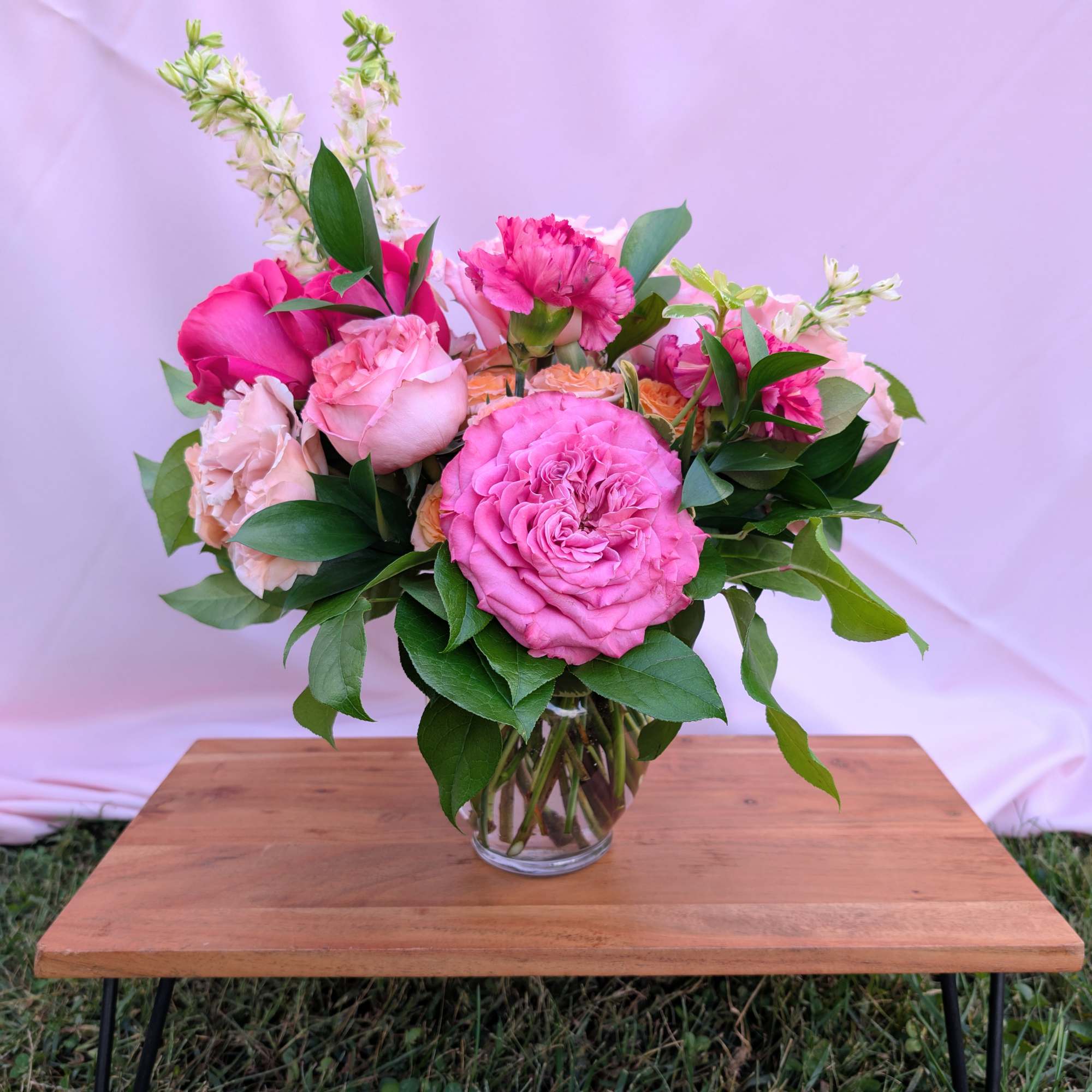 Pink rose bouquet in a clear glass vase