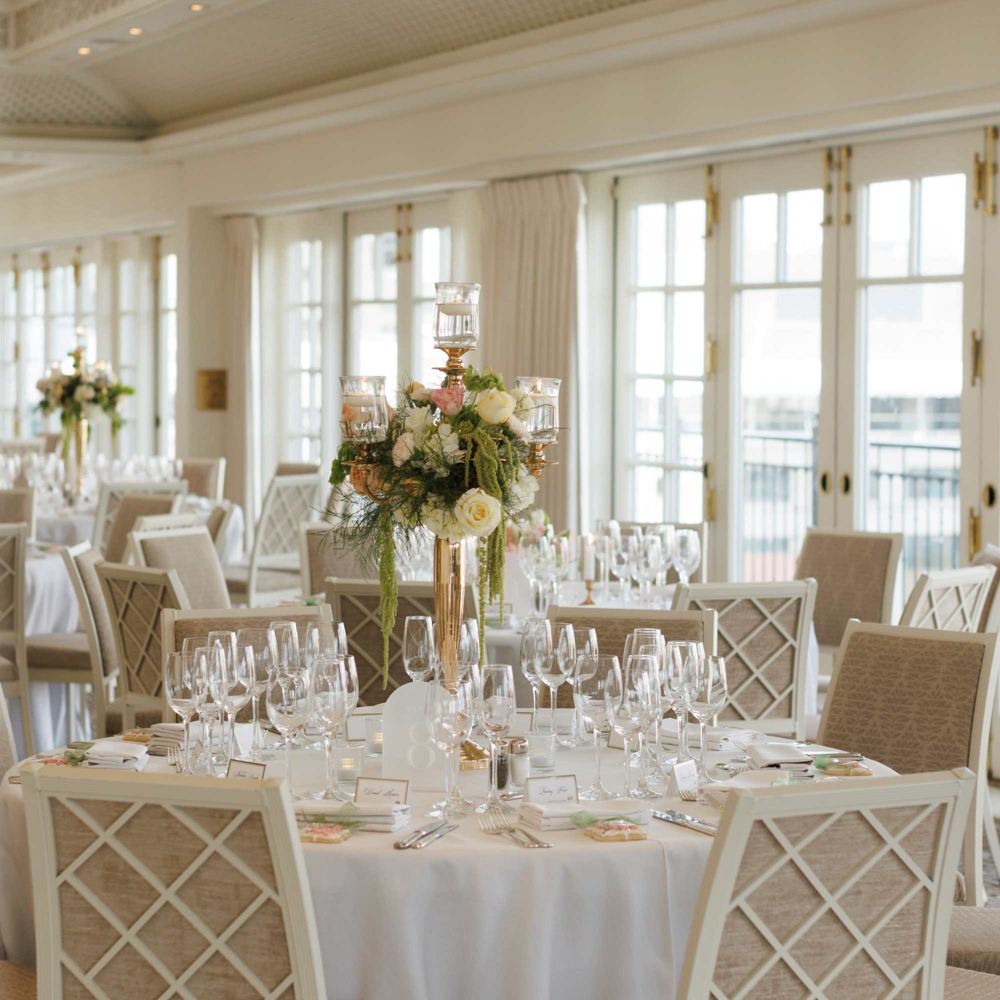 Draw every eye upward and create an unforgettable atmosphere with our Luxury, photo 4 of 4