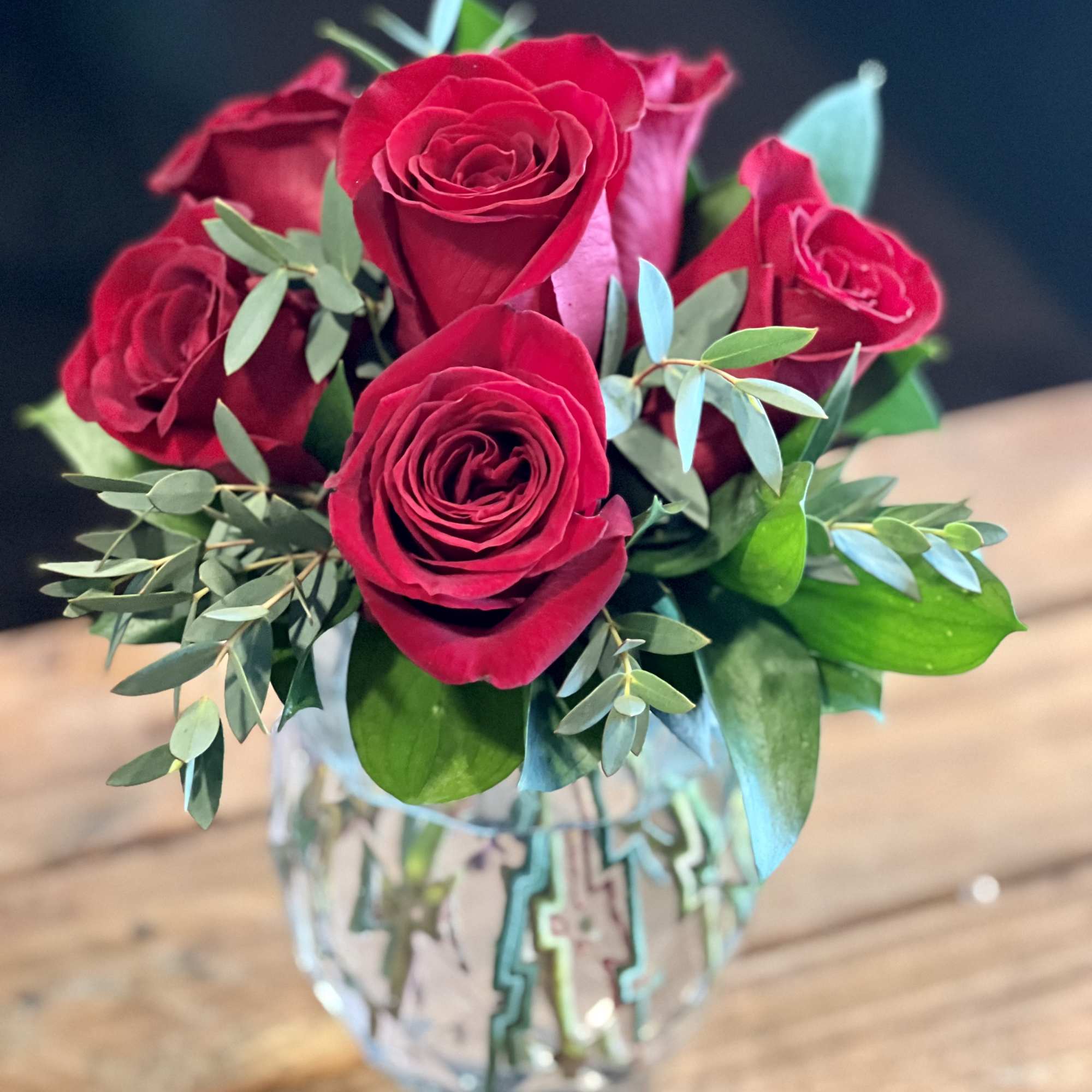 Bouquet of red roses in a clear glass vase