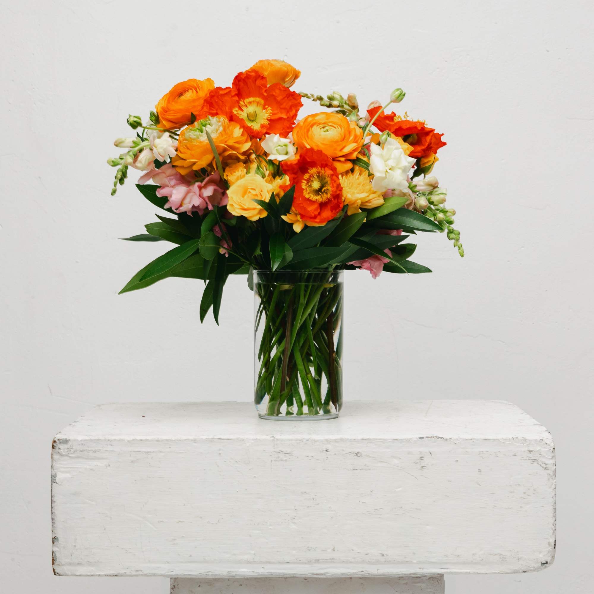 Orange and pink mixed bouquet in a clear glass vase, photo 3 of 3