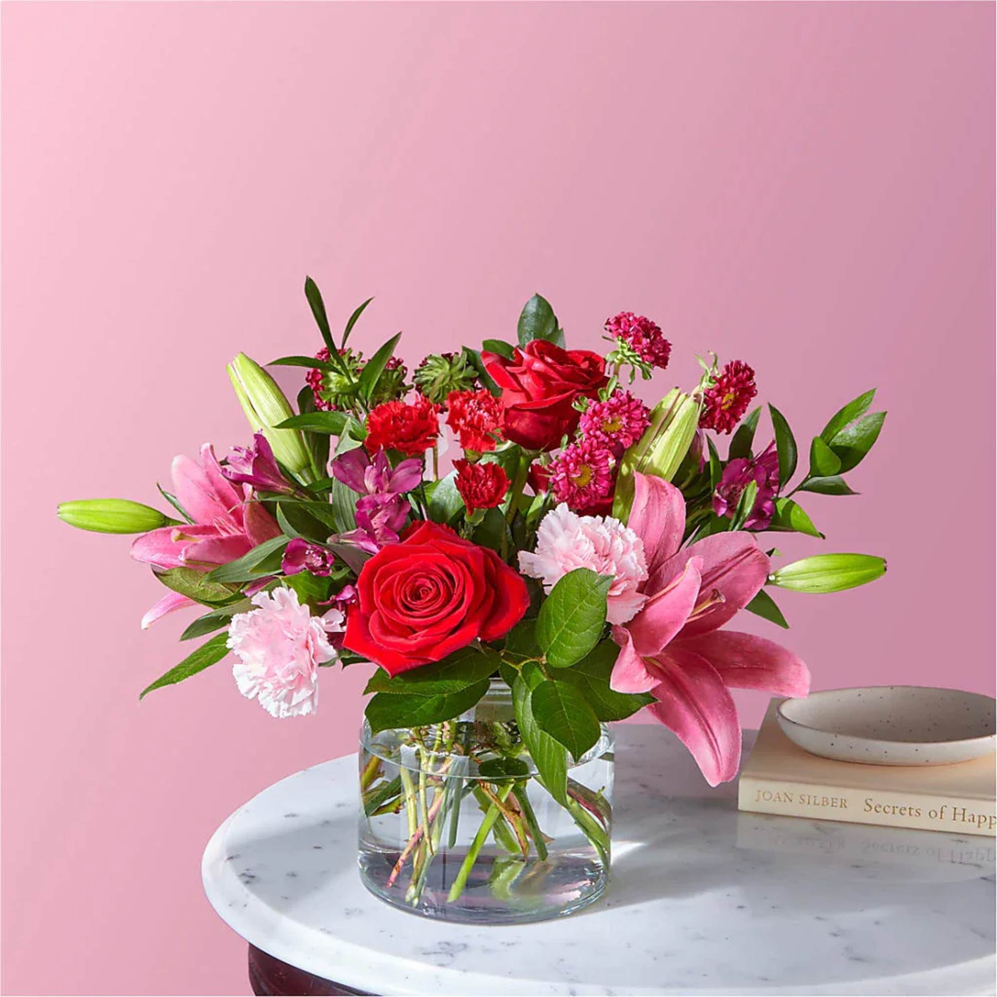 Pink and red mixed bouquet in a clear glass vase