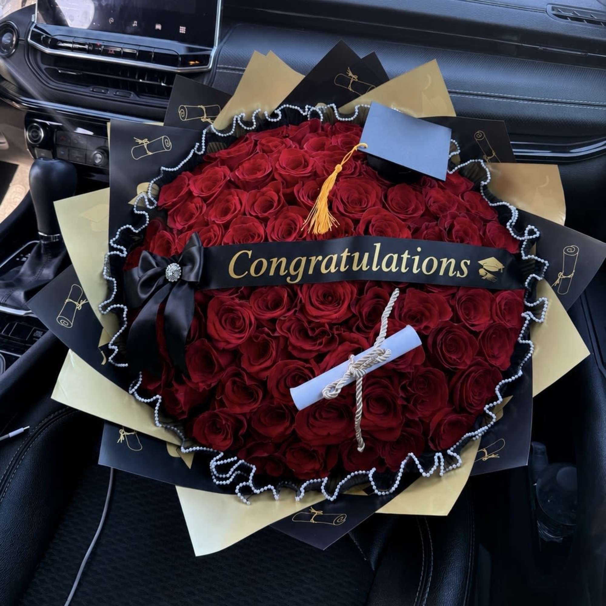 Celebrate Graduation with this beautiful Ramo Buch&oacute;n 