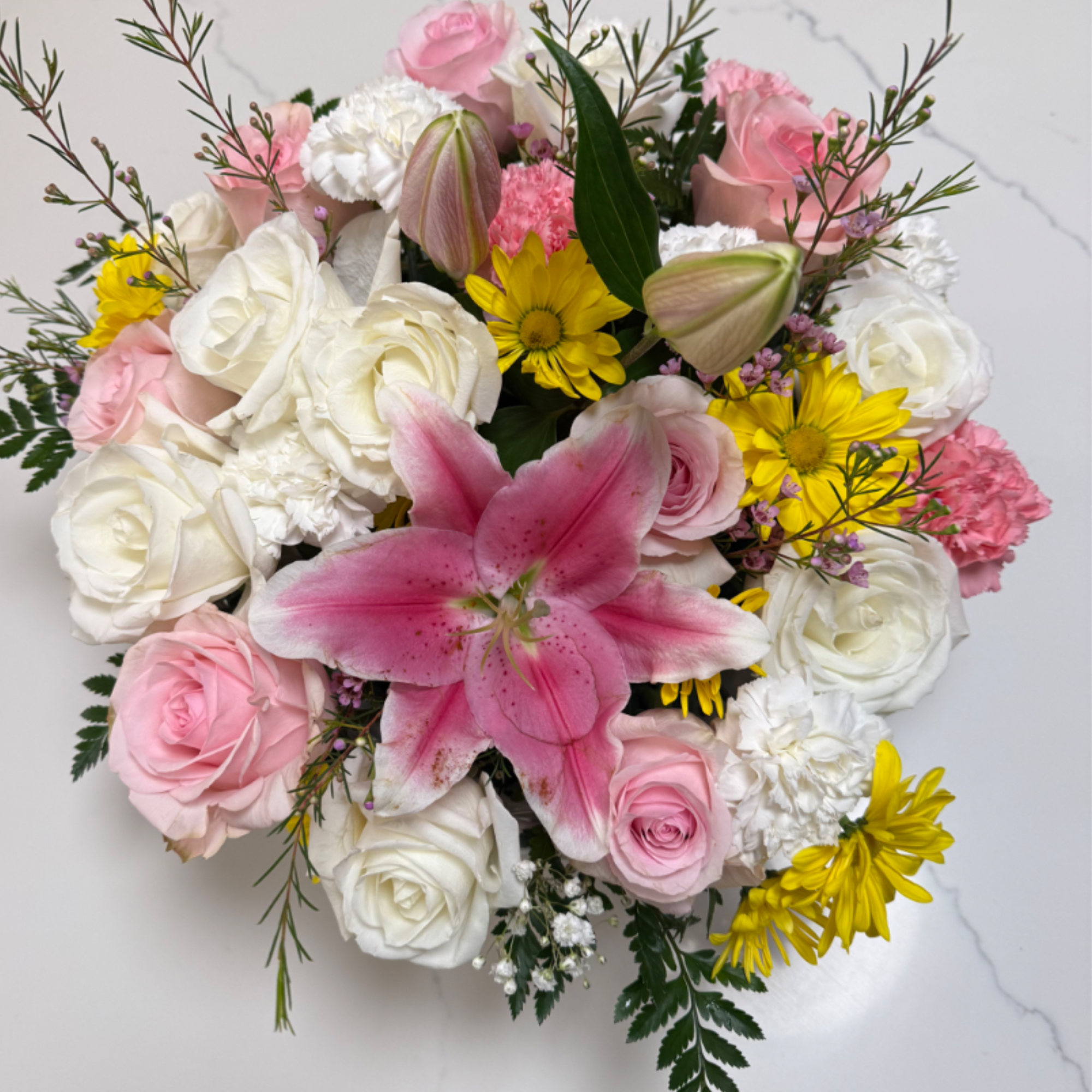 Amazing Big basket full of white, pink and roses. Yellow daisies also, photo 2 of 2