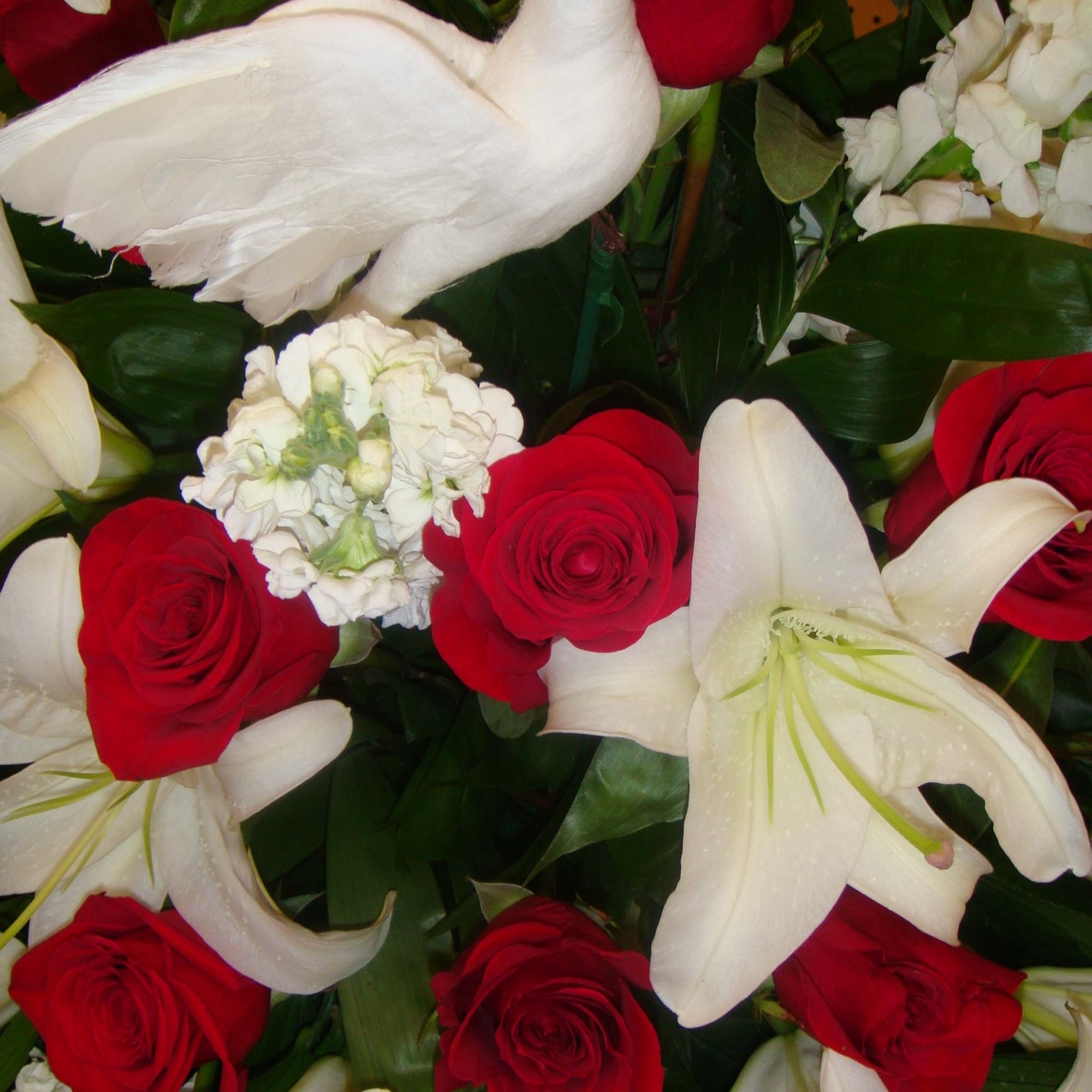 White Lilies &amp; Red Roses Easel Spray, photo 4 of 4