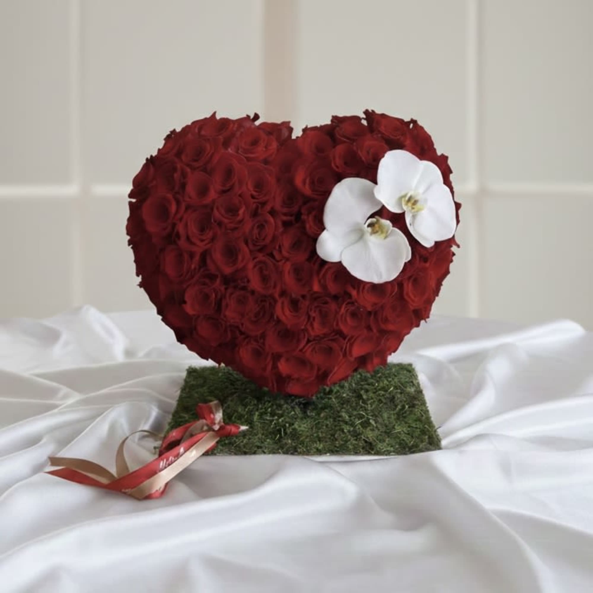 A romantic 3D heart-shaped floral sculpture designed to make a bold and, photo 2 of 2