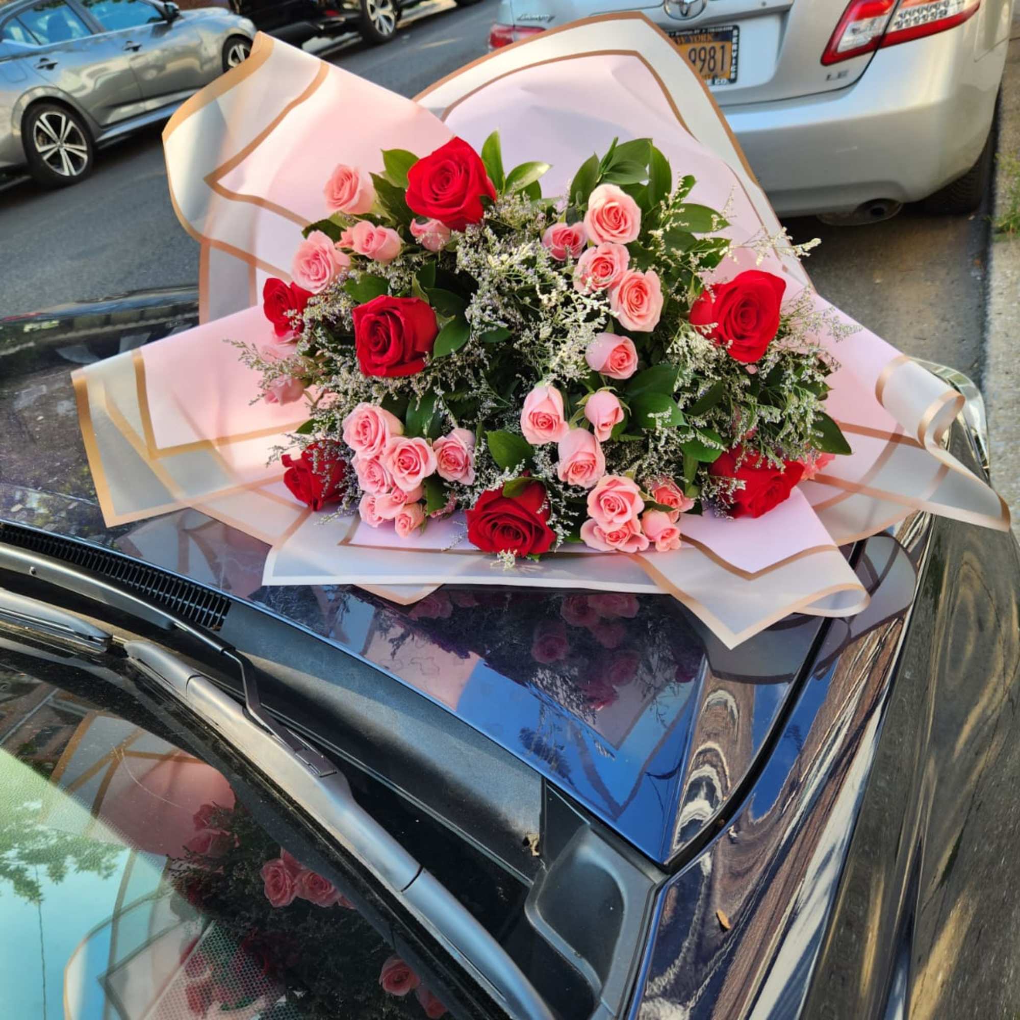 Due to current supply shortages, some substitutions of flowers and containers (hat