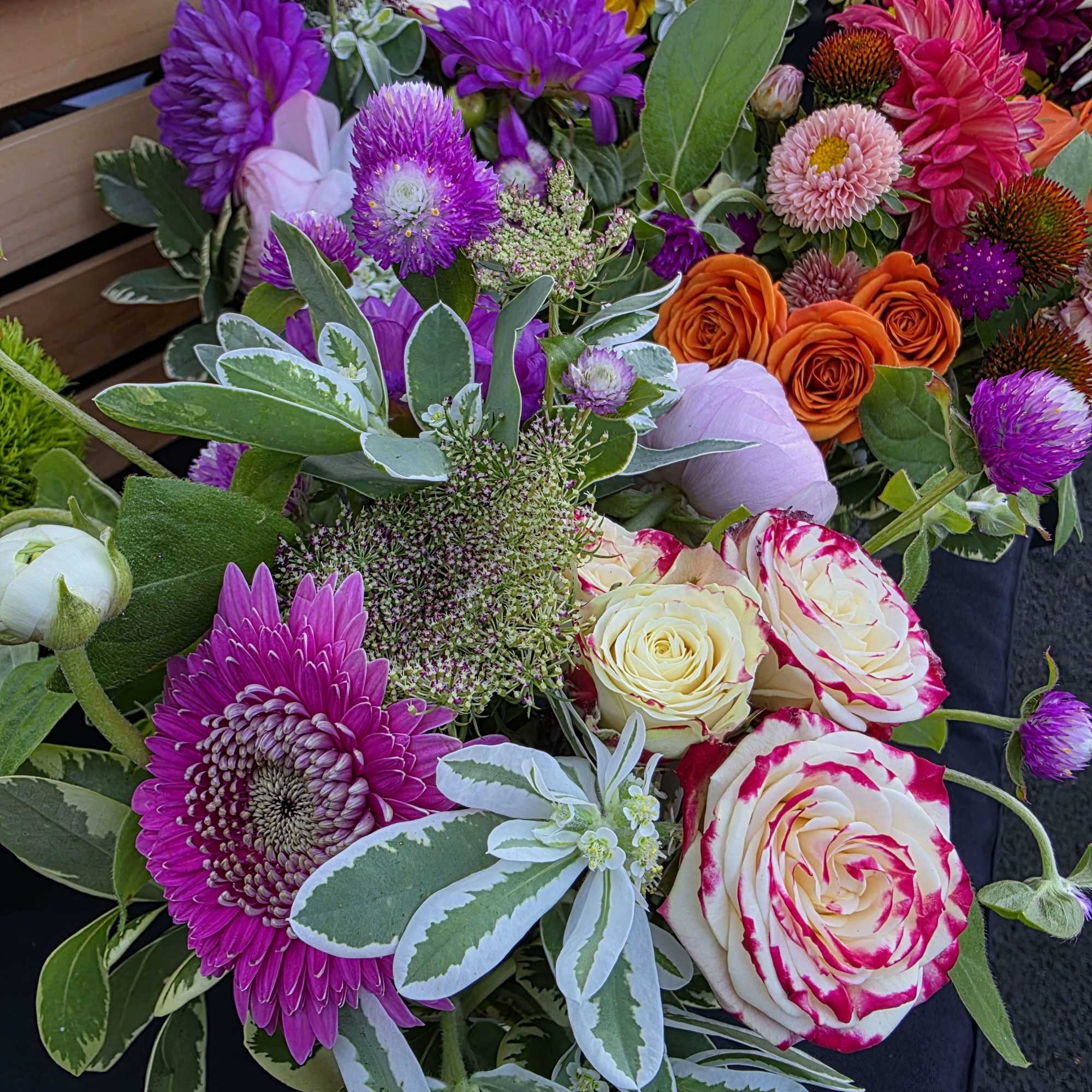 Mixed bouquet with roses and purple chrysanthemums
